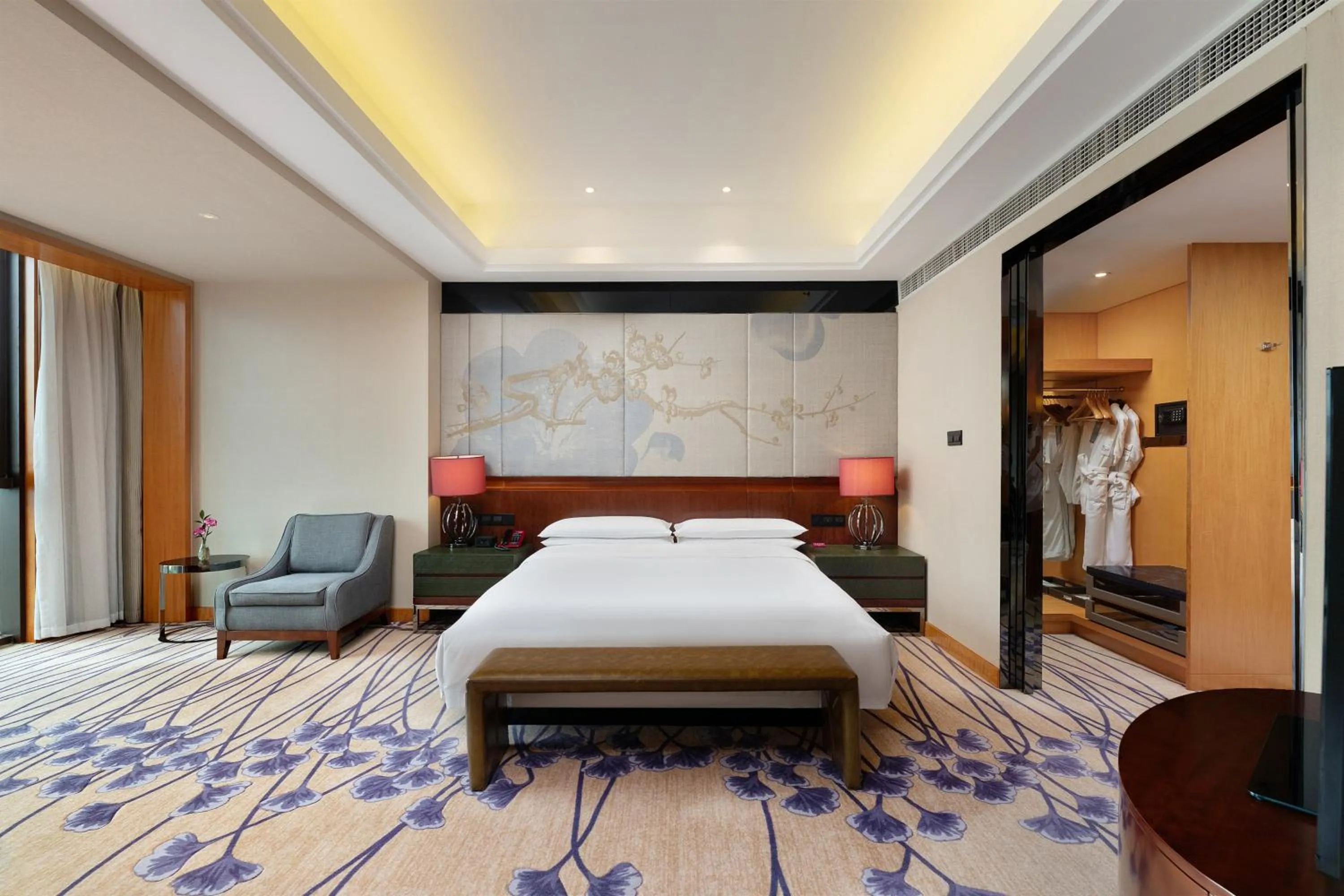 Restaurant/places to eat, Bed in Crowne Plaza Chengdu West by IHG