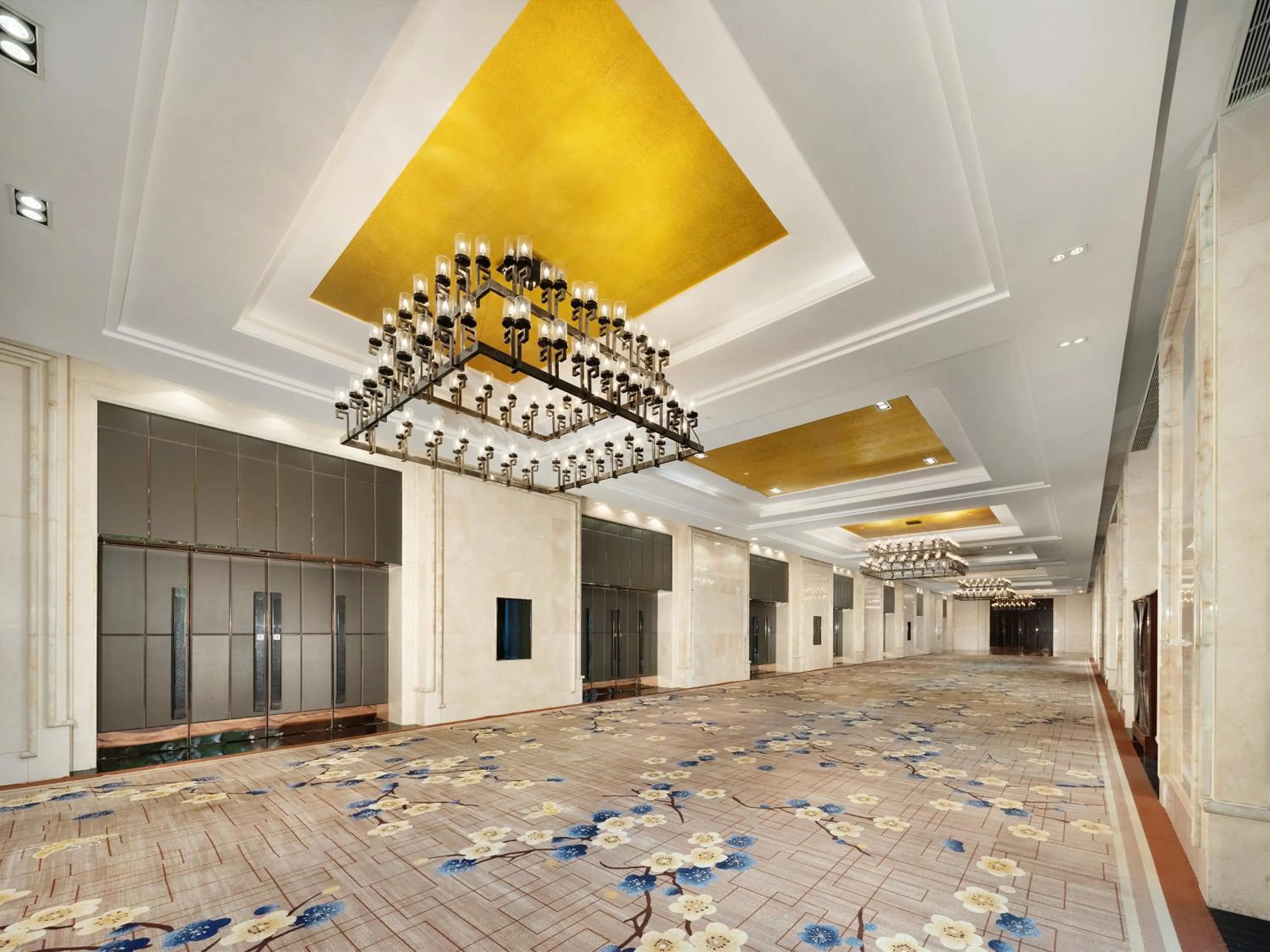 Meeting/conference room in Crowne Plaza Chengdu West by IHG