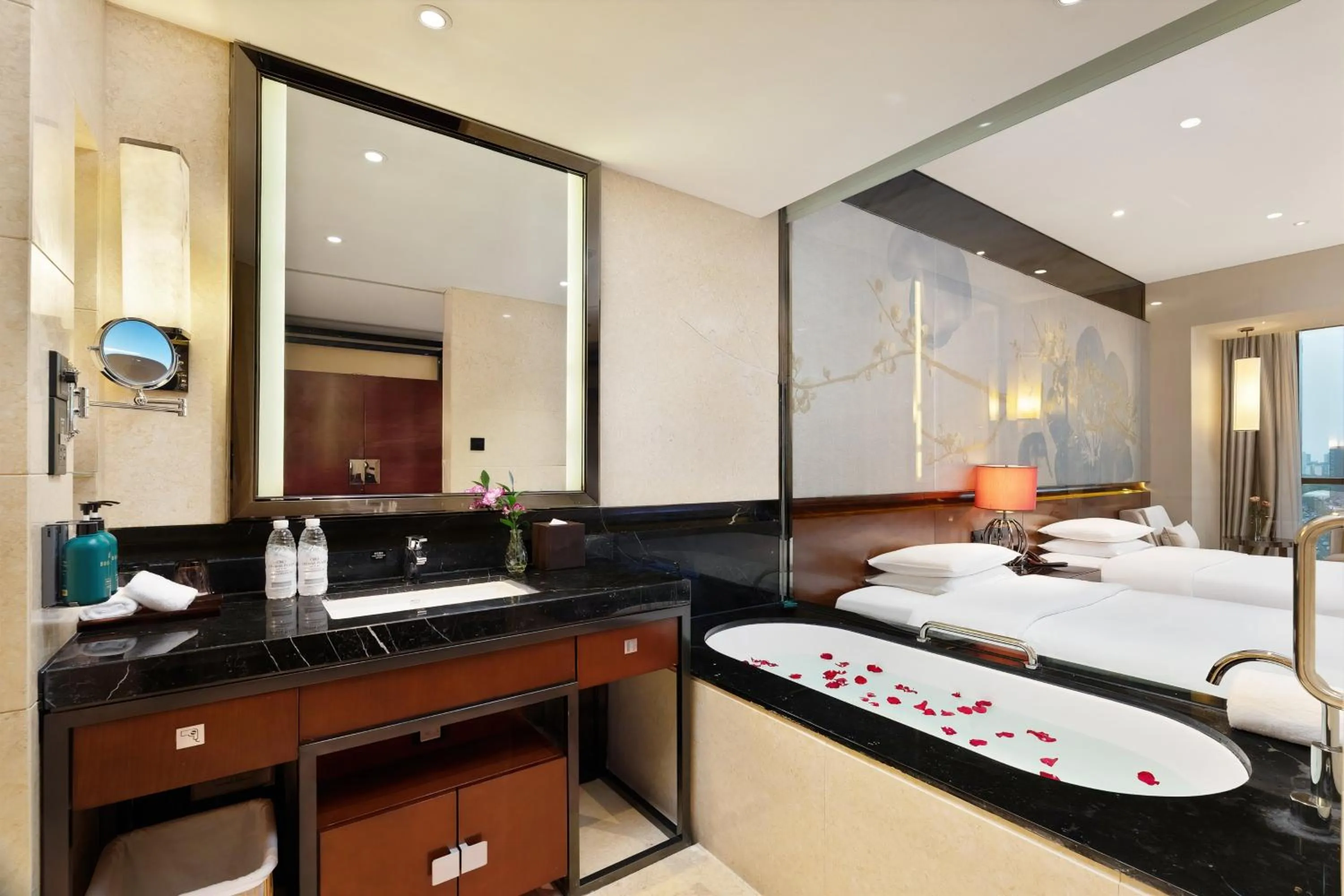 Photo of the whole room, Bed in Crowne Plaza Chengdu West by IHG