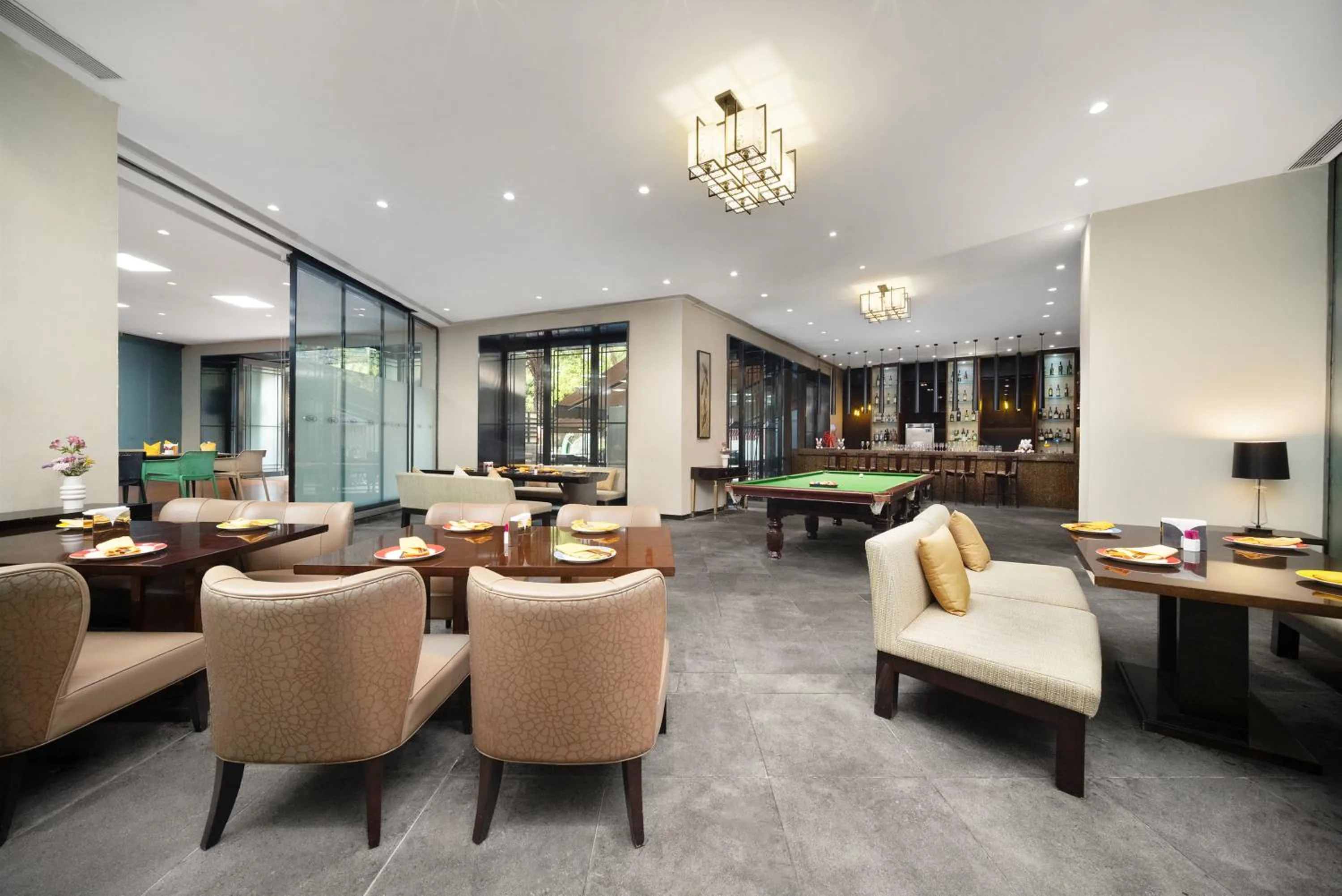 Restaurant/places to eat in Crowne Plaza Chengdu West by IHG