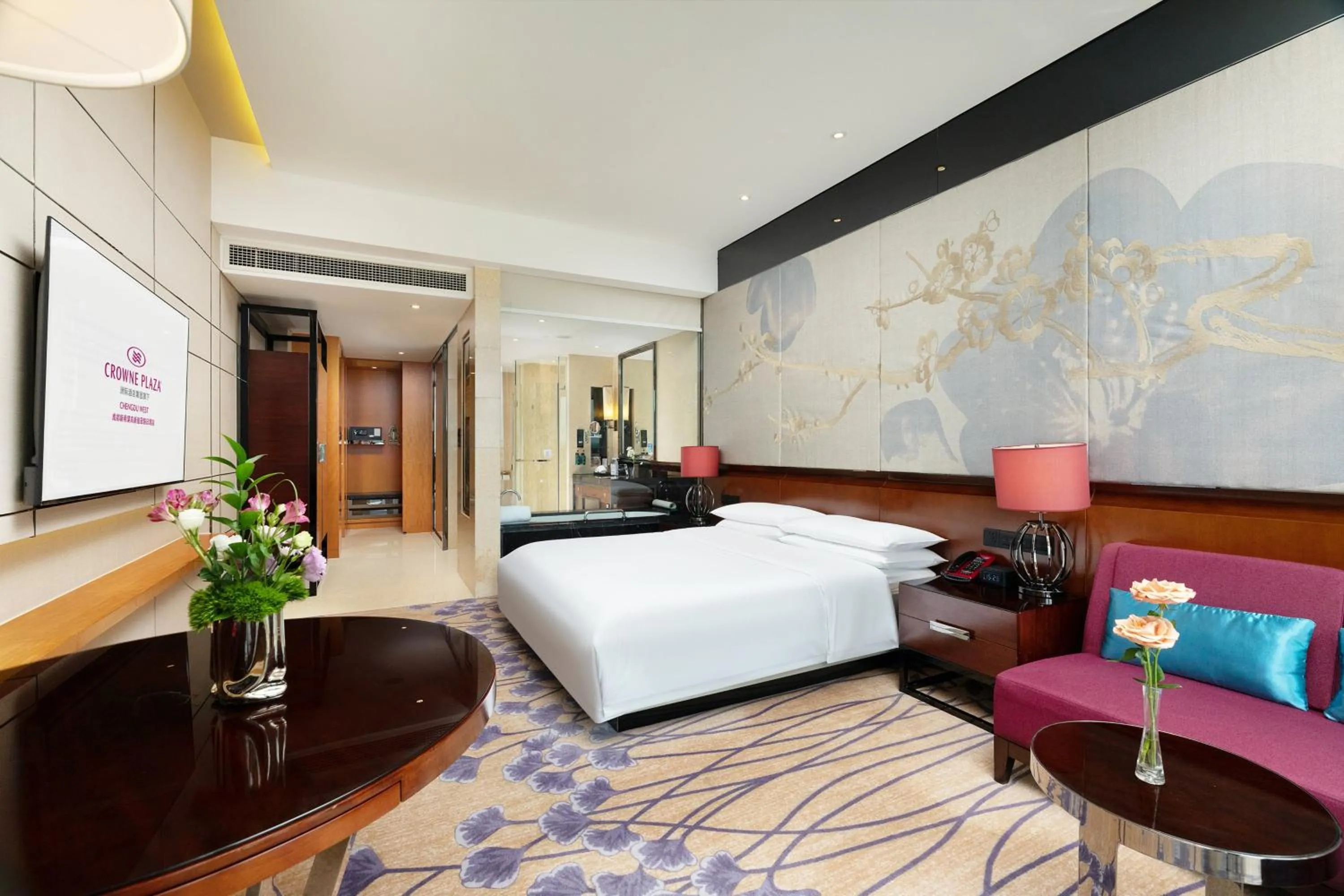 Photo of the whole room, Bed in Crowne Plaza Chengdu West by IHG