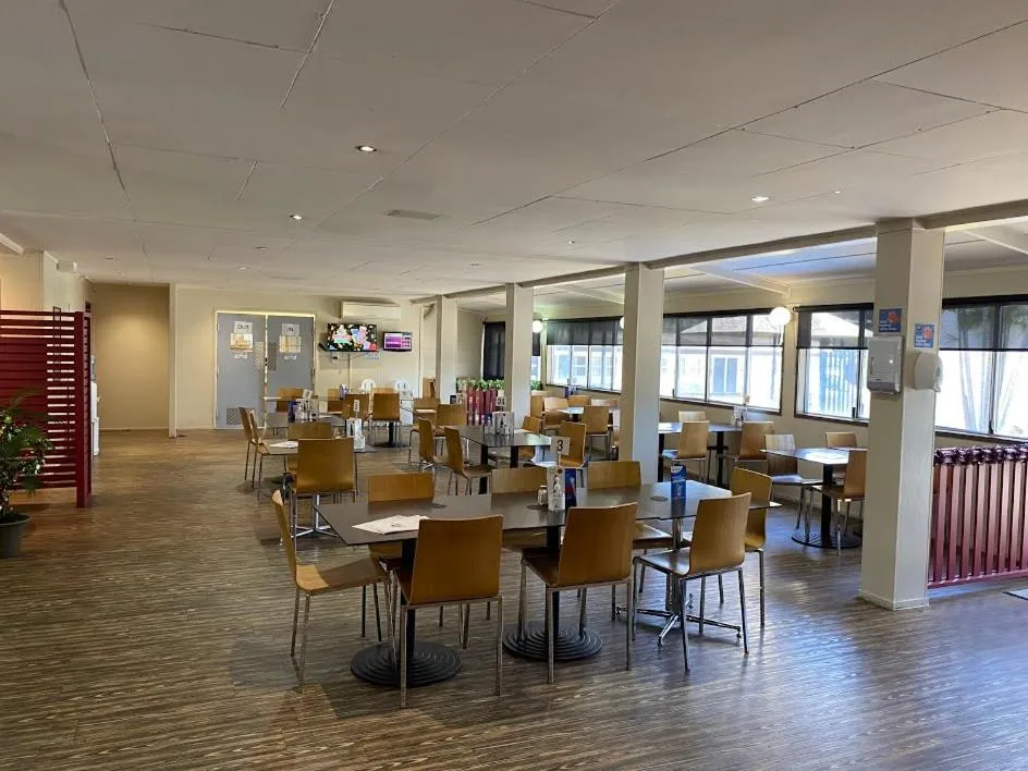 Restaurant/places to eat in Coal n Cattle Hotel Motel