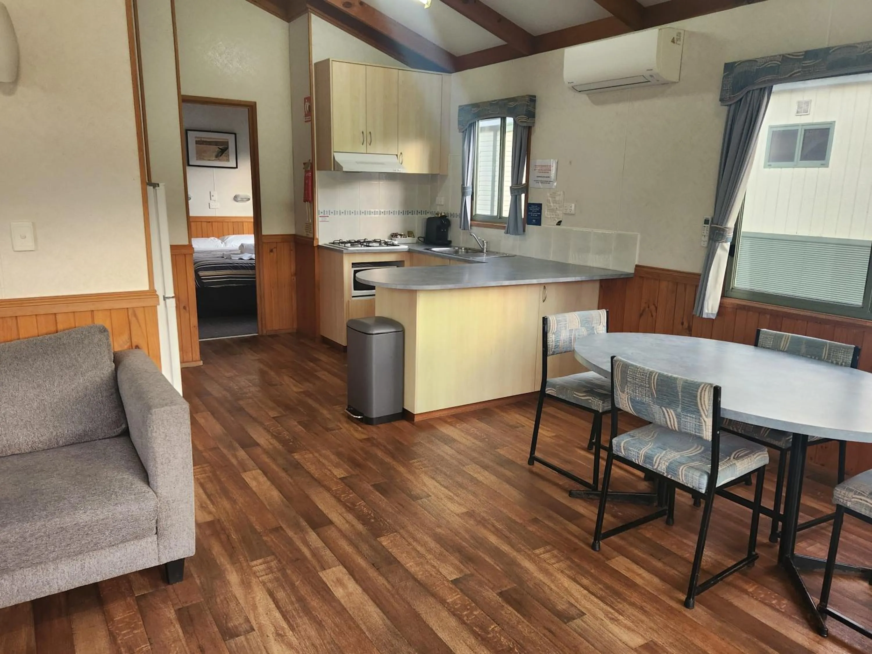 Kitchen or kitchenette in Eden Gateway Holiday Park