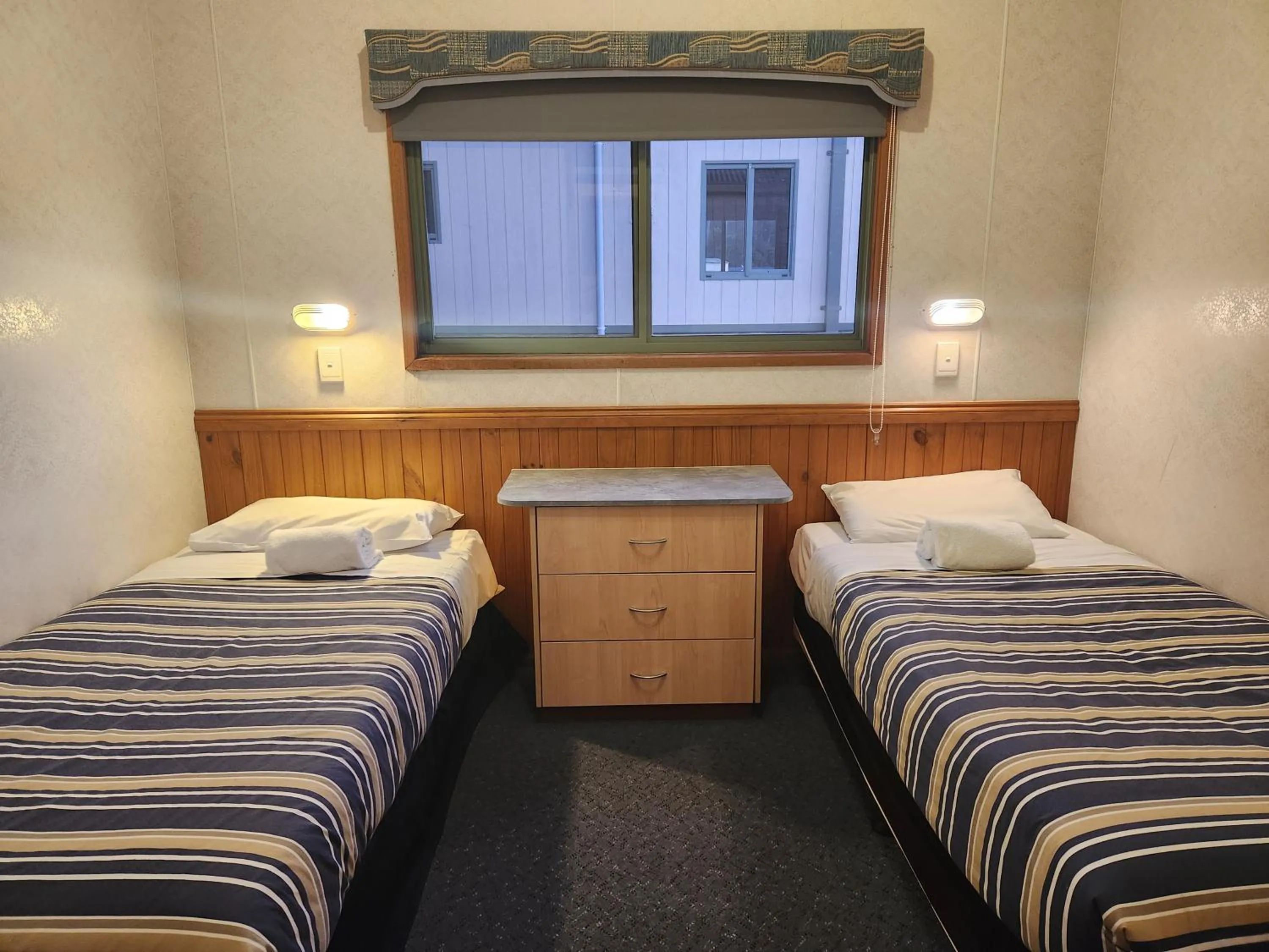 Bedroom, Bed in Eden Gateway Holiday Park