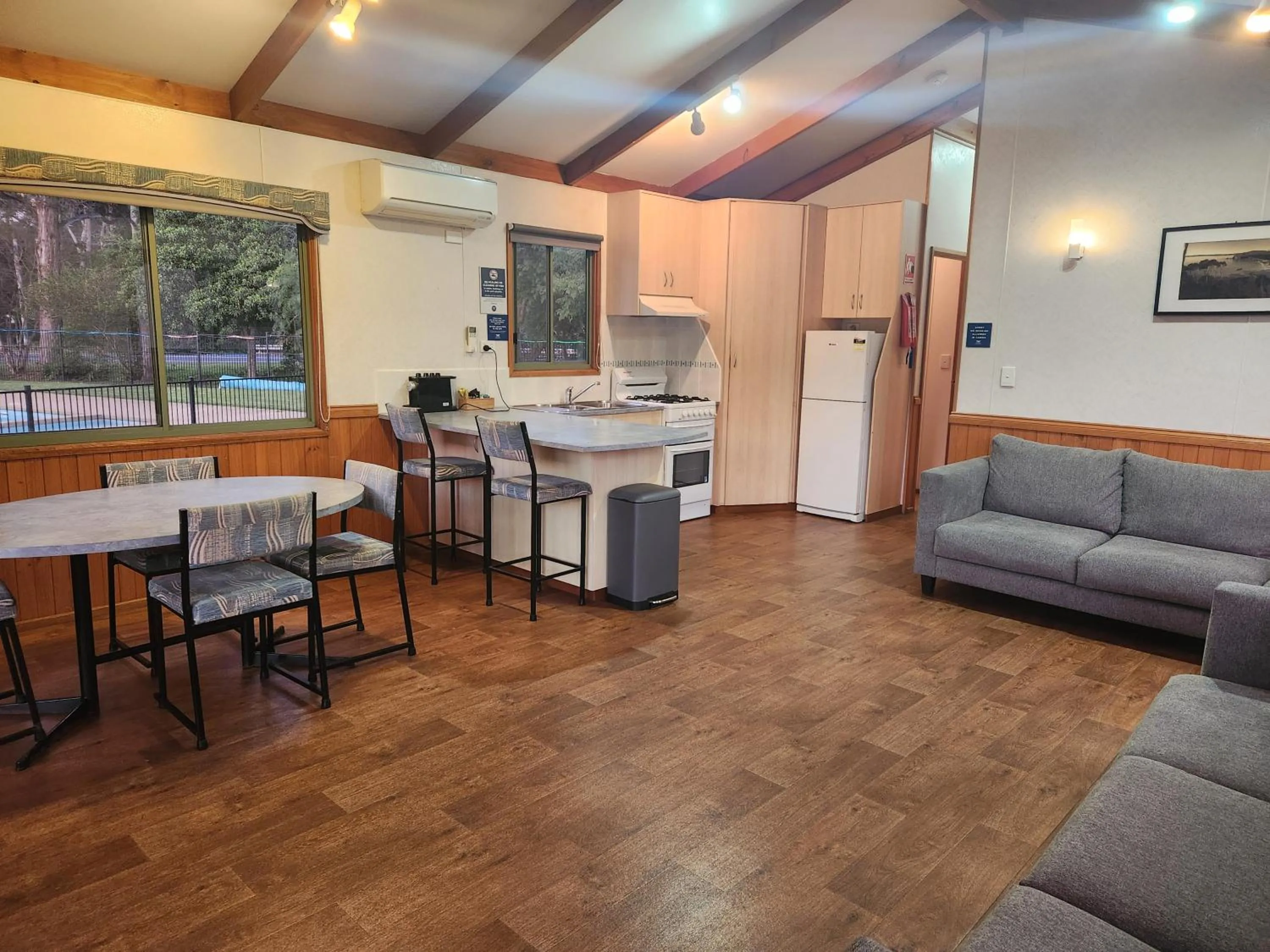 Kitchen or kitchenette in Eden Gateway Holiday Park