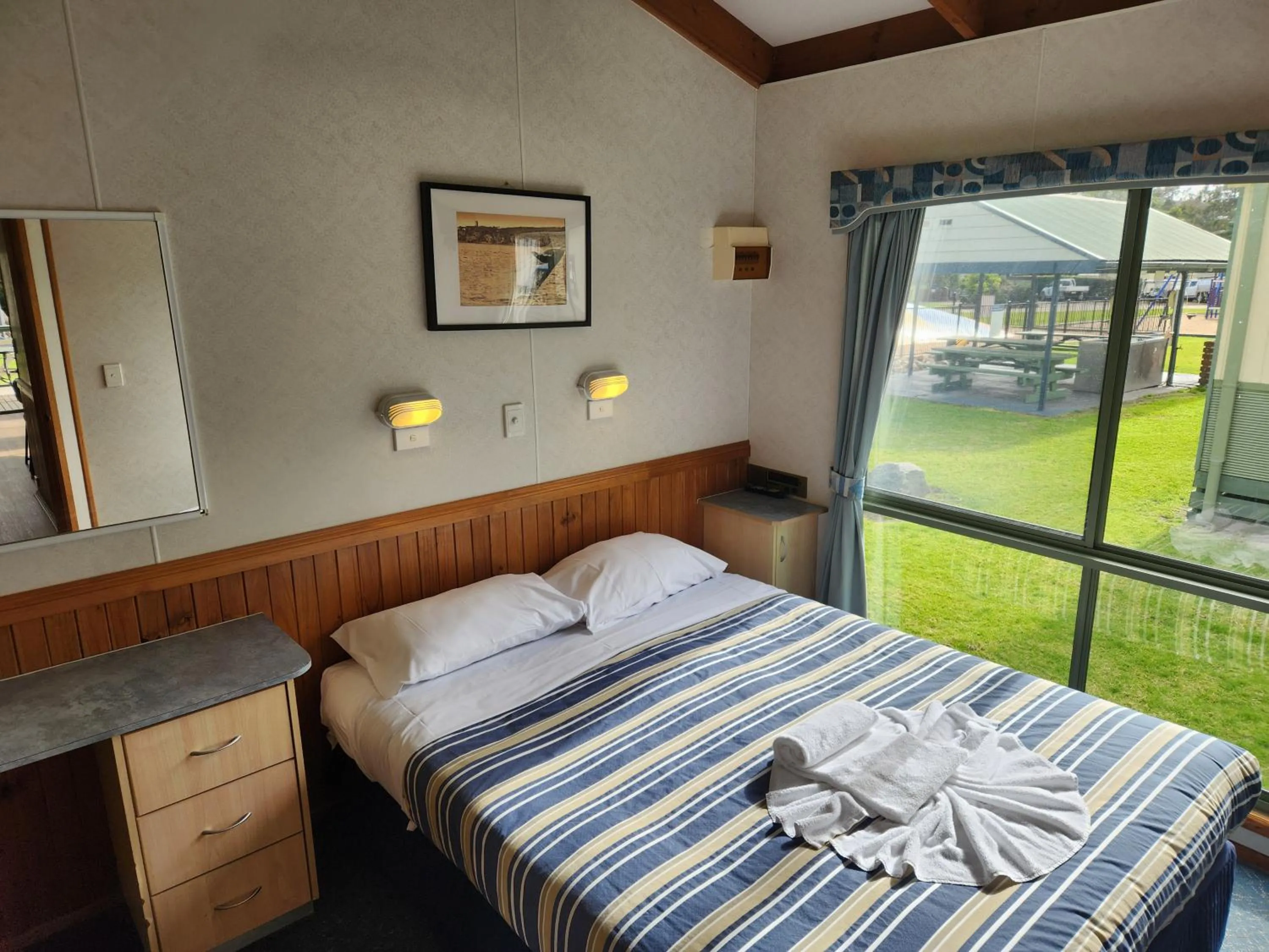 Bedroom, Bed in Eden Gateway Holiday Park