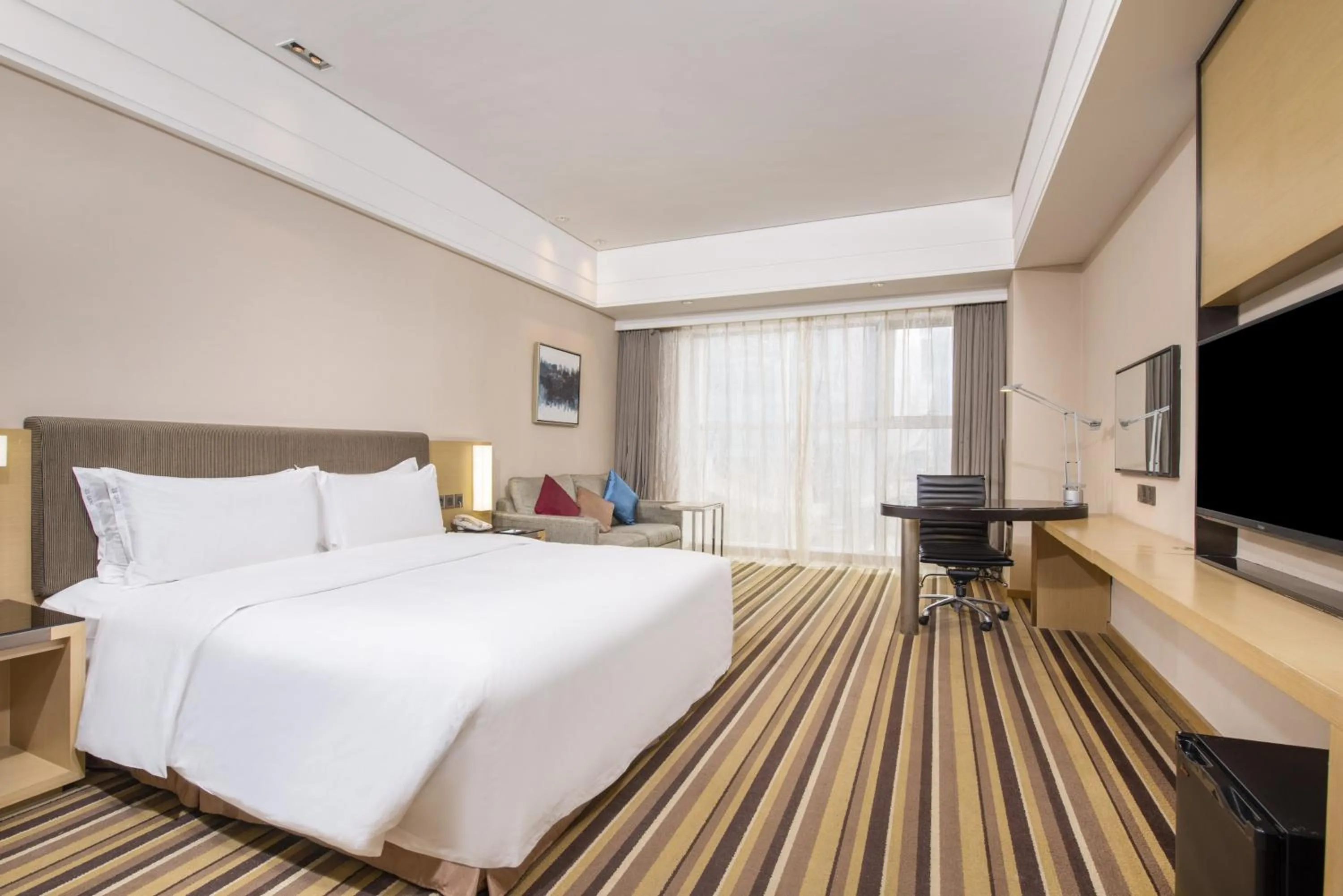 Photo of the whole room, Bed in Holiday Inn Express Shenyang Golden Corridor by IHG