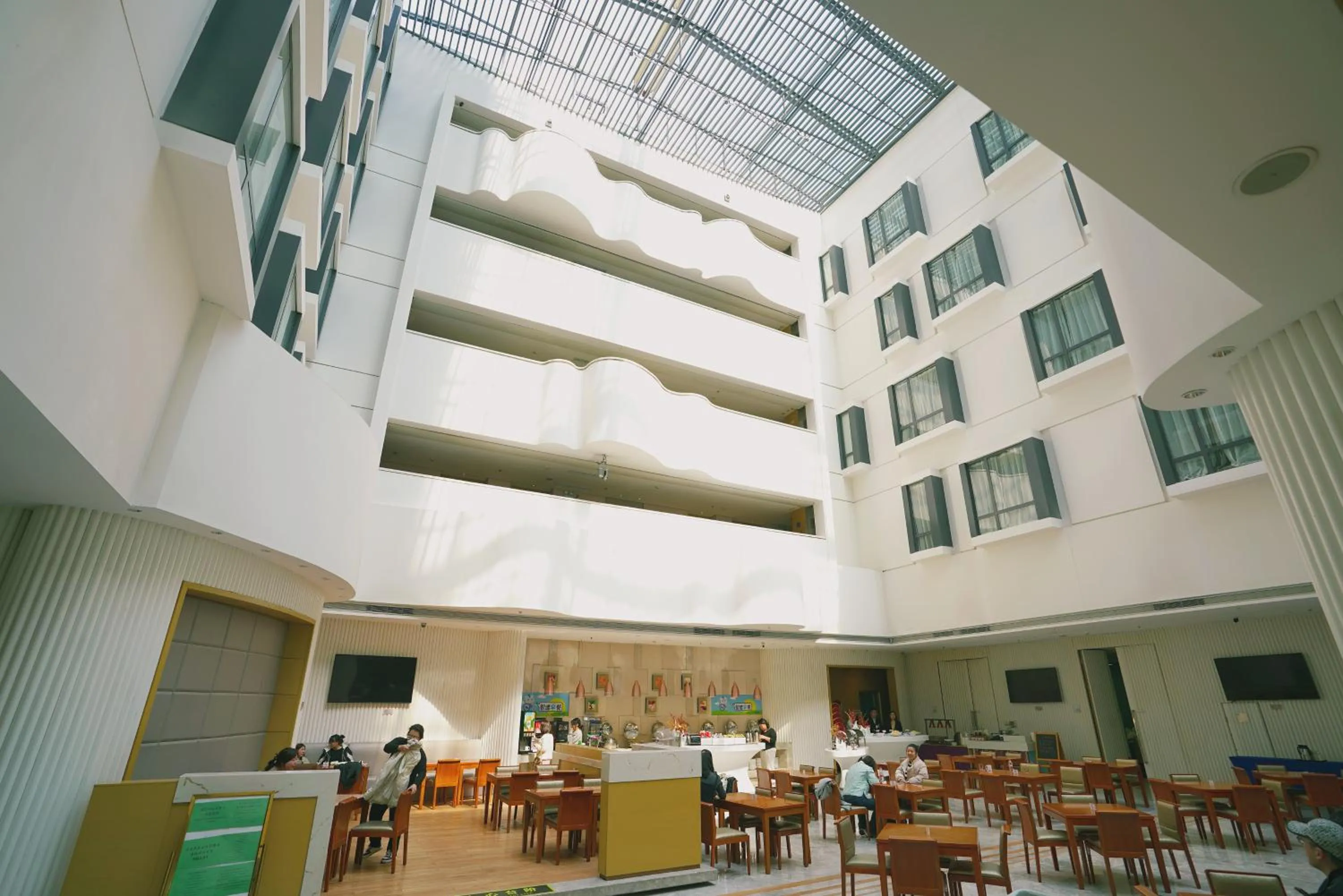 Restaurant/places to eat in Holiday Inn Express Shenyang Golden Corridor by IHG