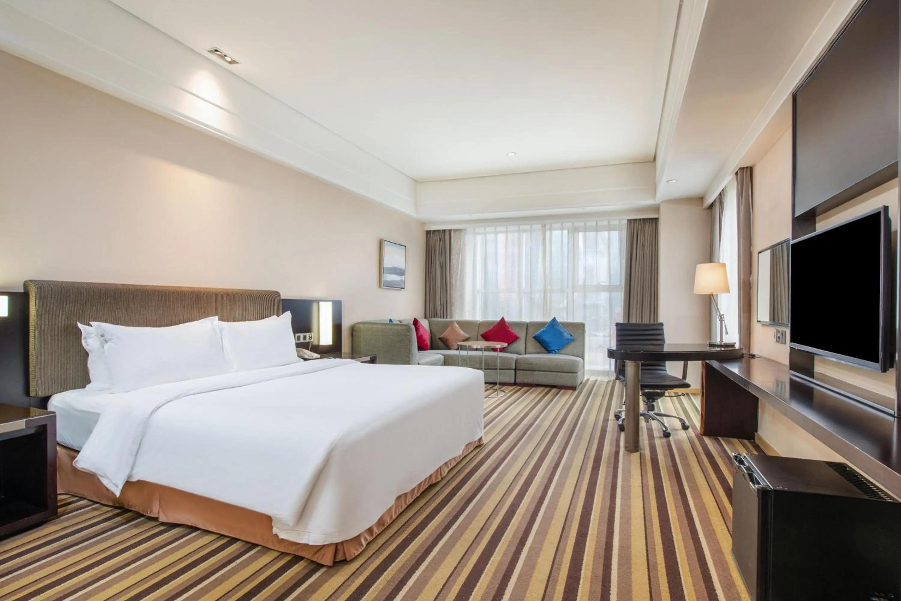 Photo of the whole room, Bed in Holiday Inn Express Shenyang Golden Corridor by IHG