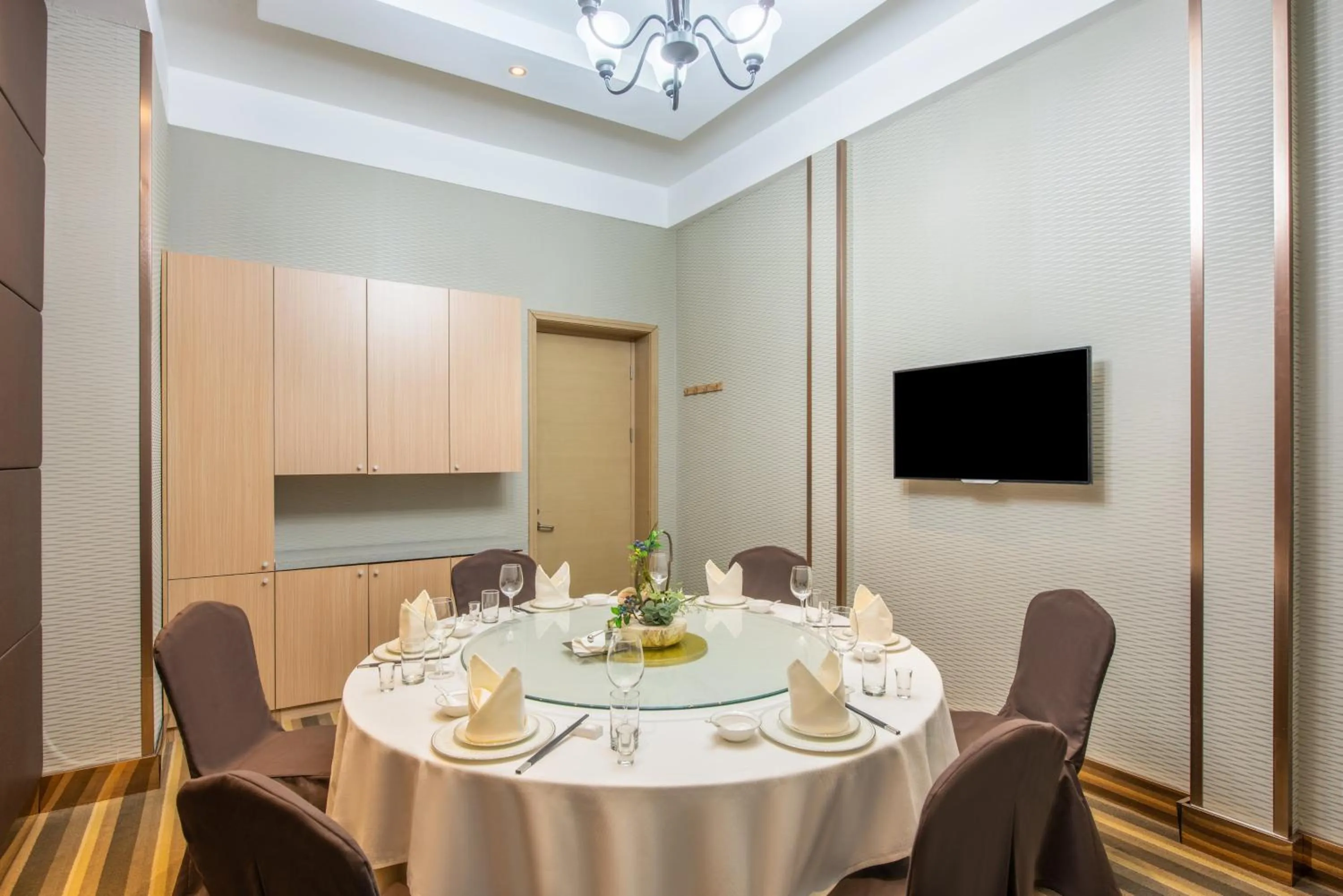 Meeting/conference room in Holiday Inn Express Shenyang Golden Corridor by IHG