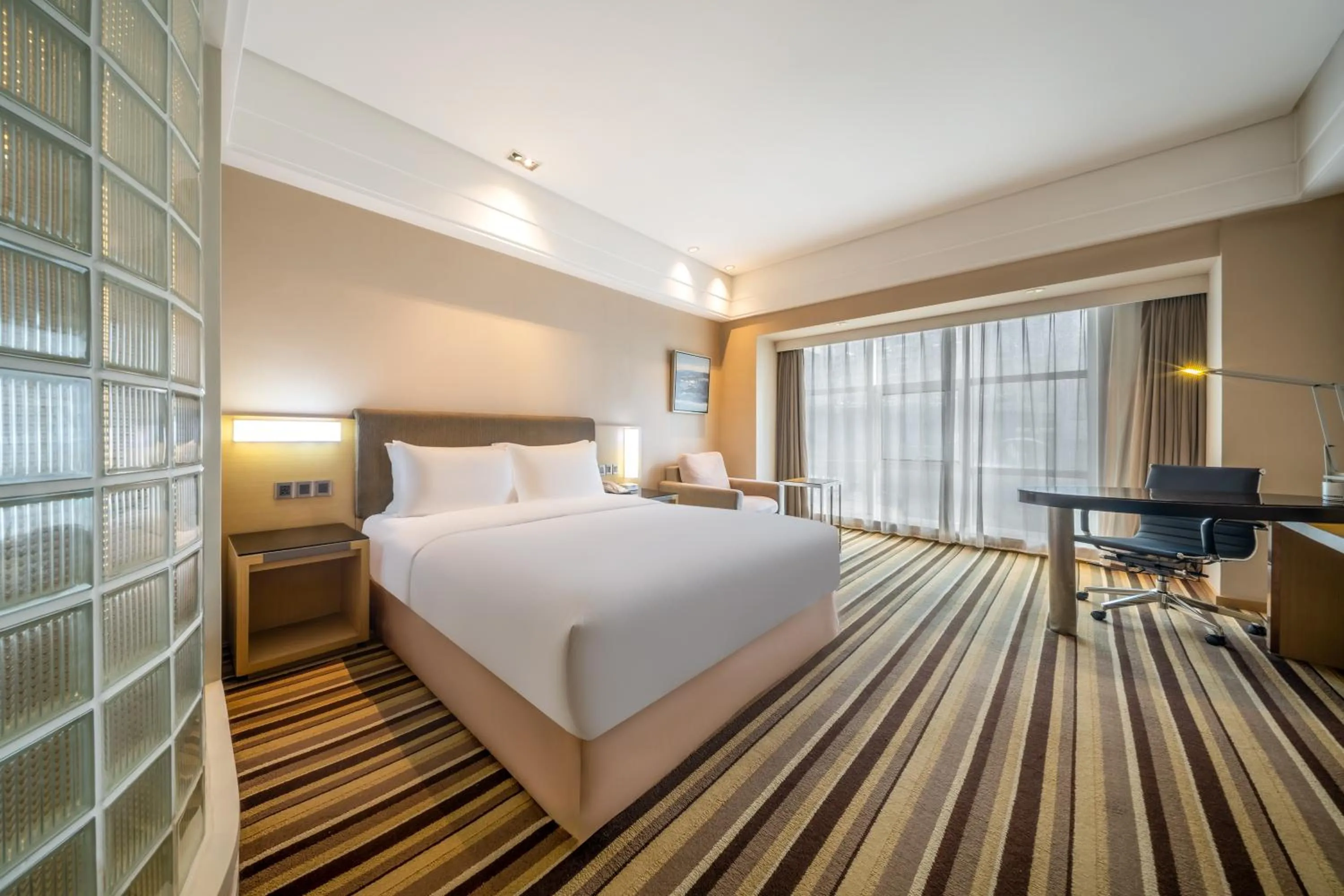 Bed in Holiday Inn Express Shenyang Golden Corridor by IHG