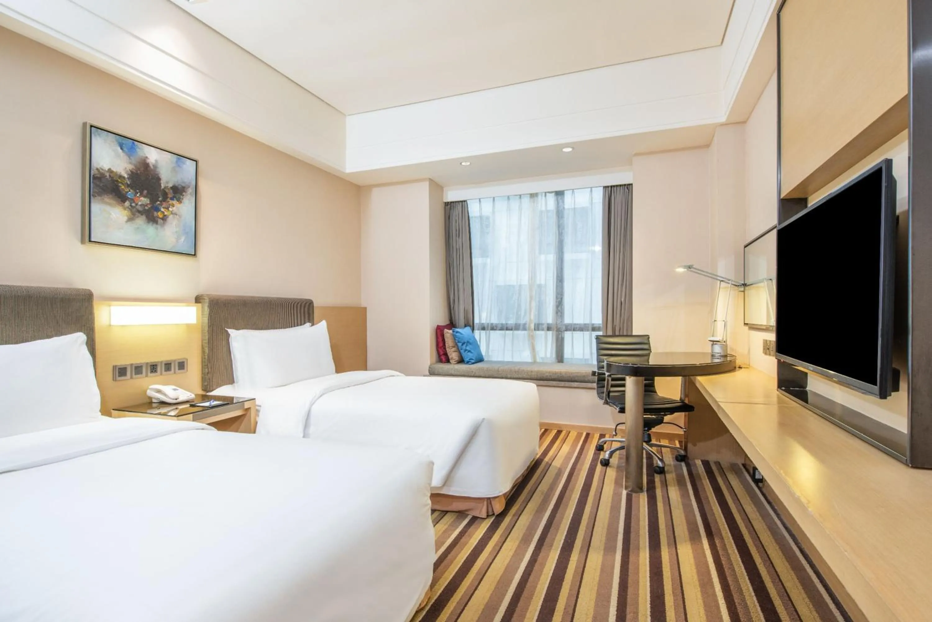 Photo of the whole room, Bed in Holiday Inn Express Shenyang Golden Corridor by IHG