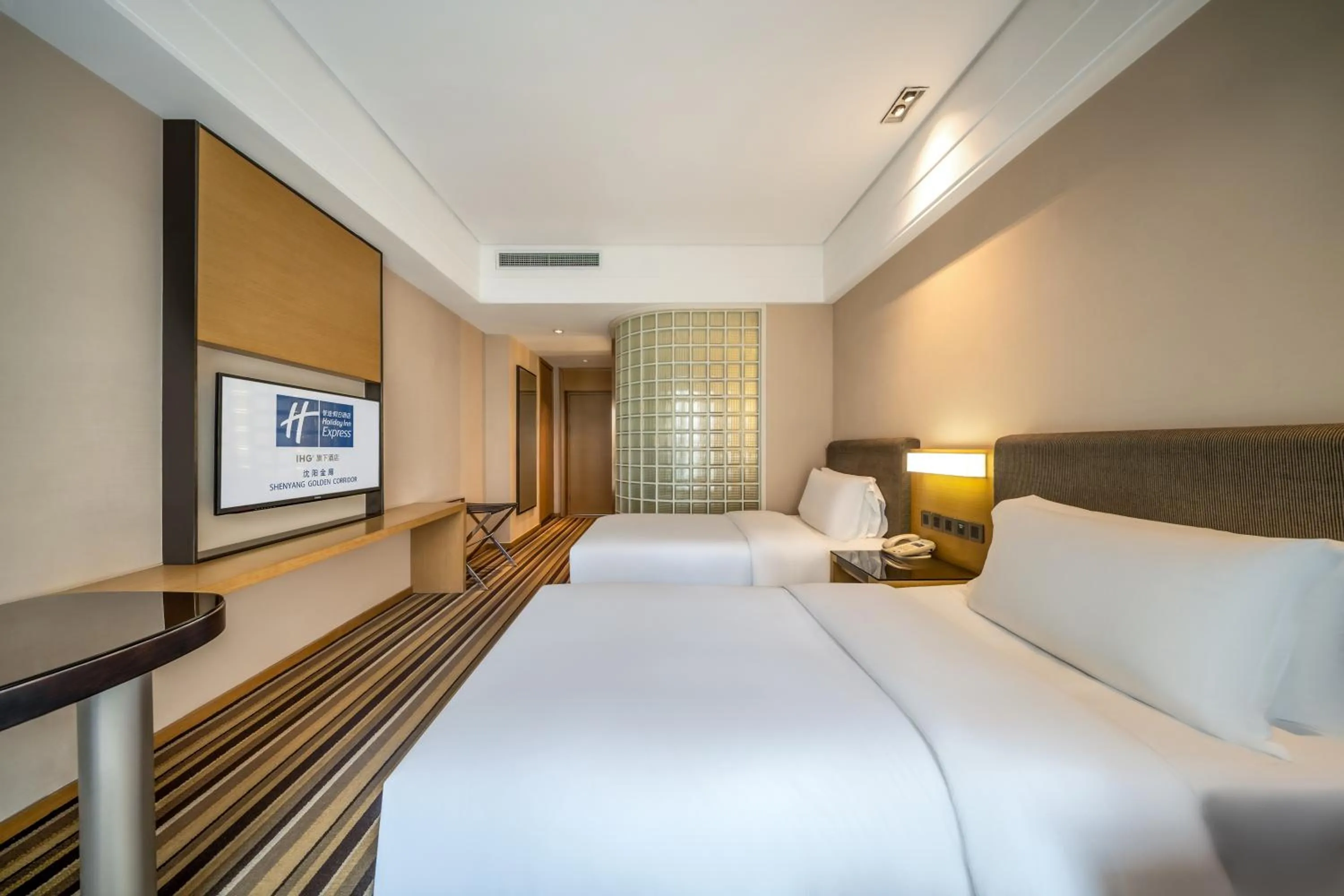 Bed in Holiday Inn Express Shenyang Golden Corridor by IHG