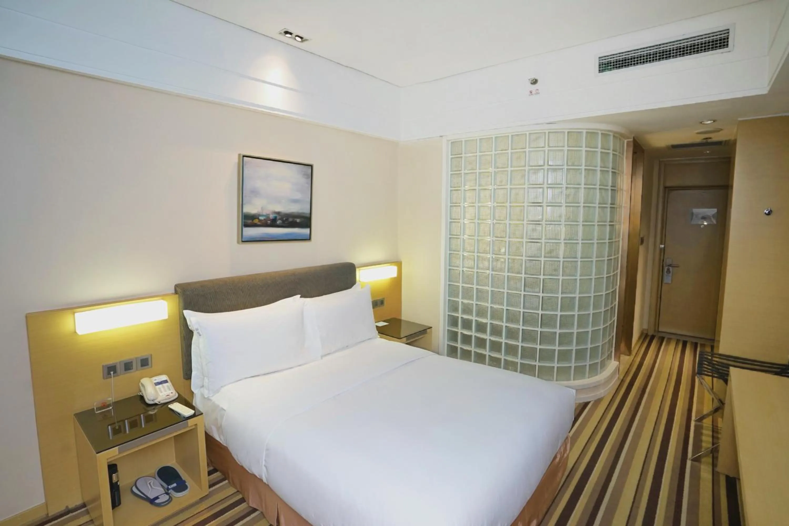Bedroom, Bed in Holiday Inn Express Shenyang Golden Corridor by IHG