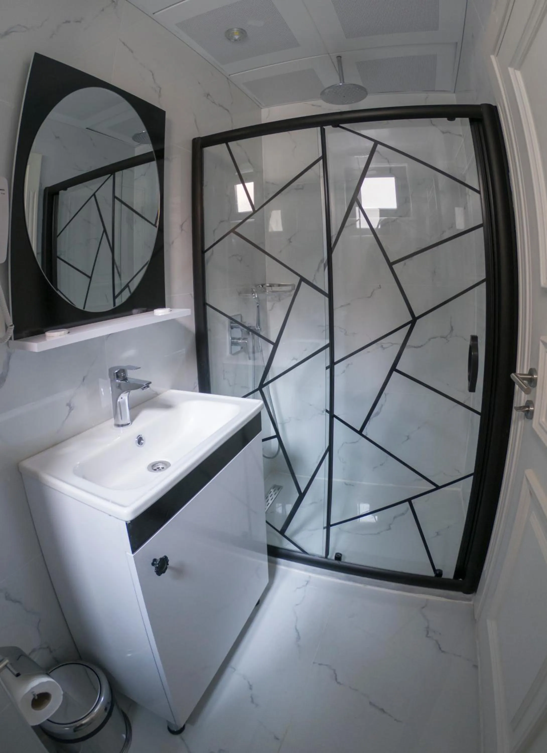 Bathroom in Crowned Hotel