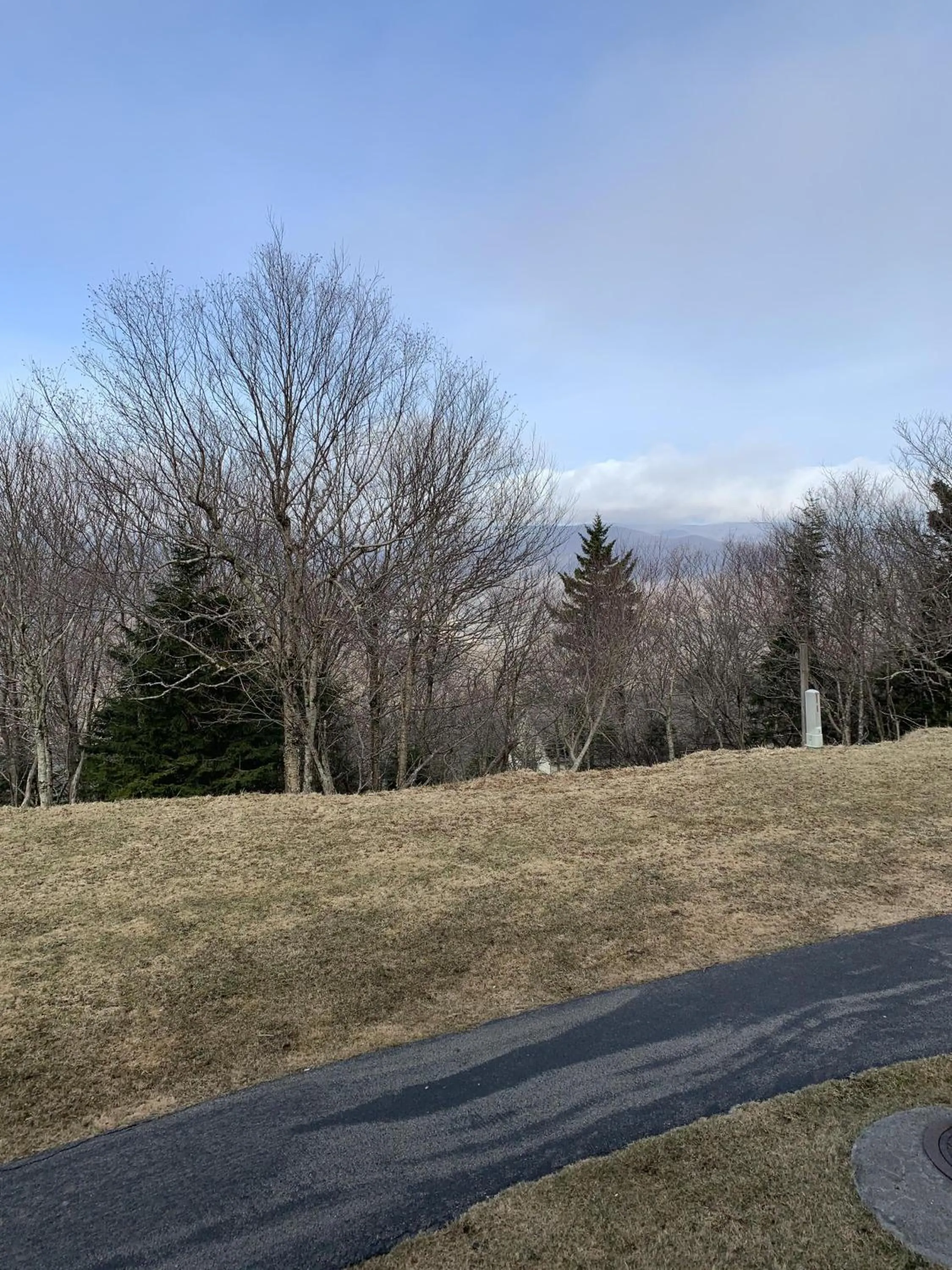 Property building in Sunsets at Summit 108b, free WI-FI, parking and AC