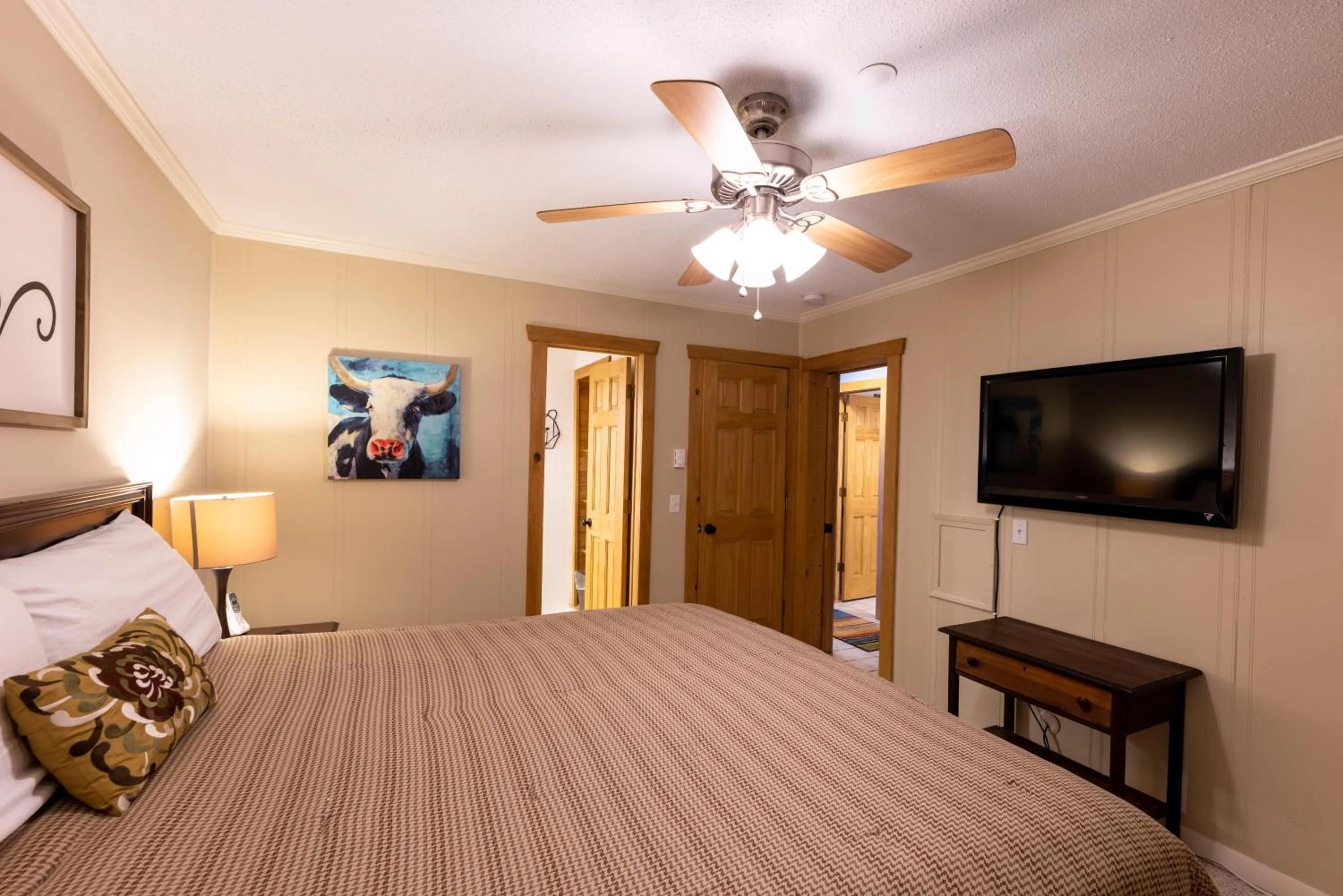 Property building, Bed in Sunsets at Summit 108b, free WI-FI, parking and AC
