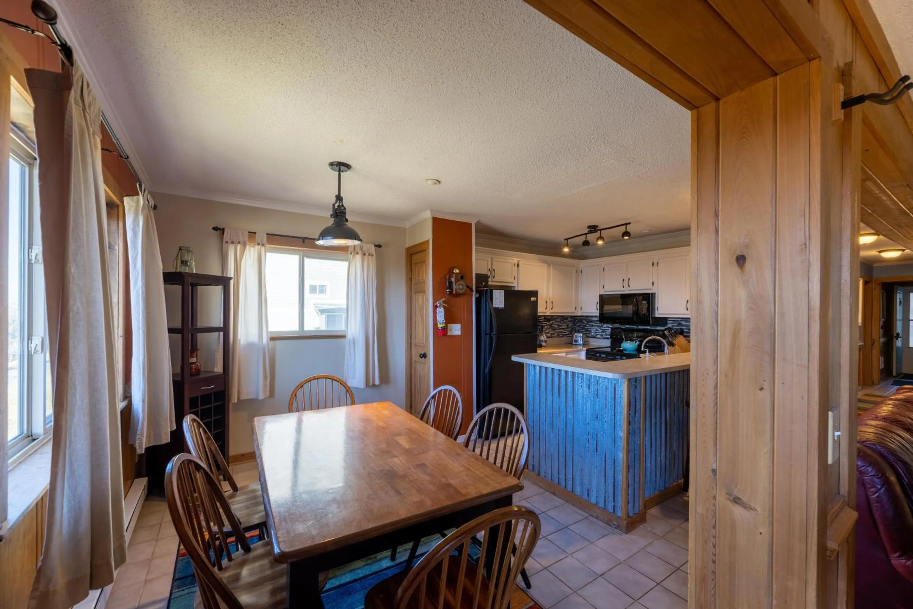 Property building in Sunsets at Summit 108b, free WI-FI, parking and AC