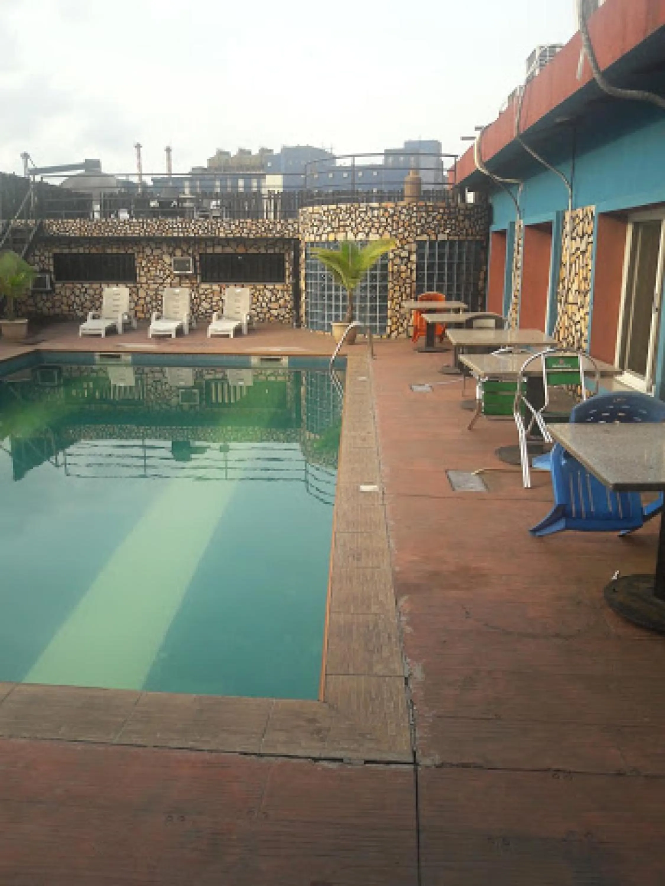 Swimming pool in Carliza Hotel - Standard