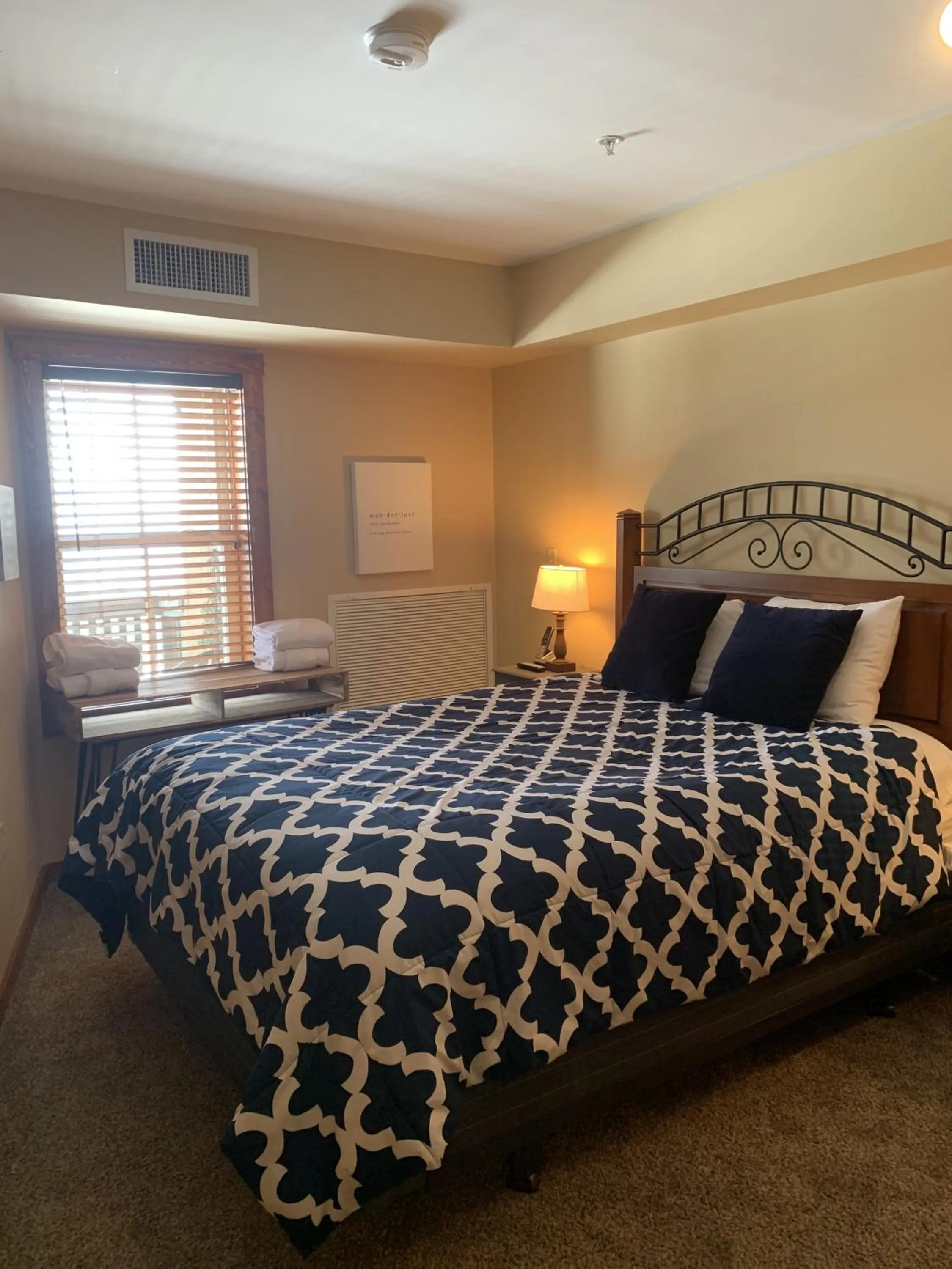 Bed in Highland House 207 Slopeside, Village Area, Ski in out