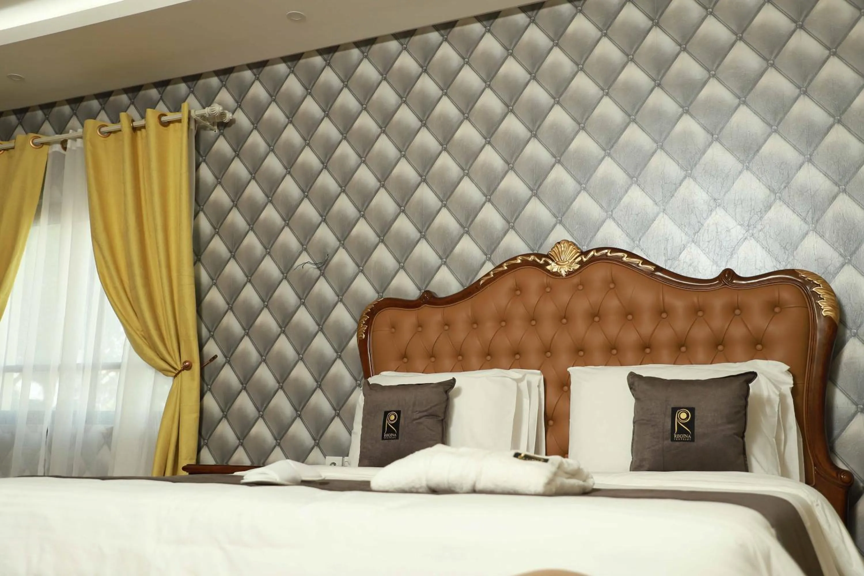 Bed in Hôtel Regina The Pearl