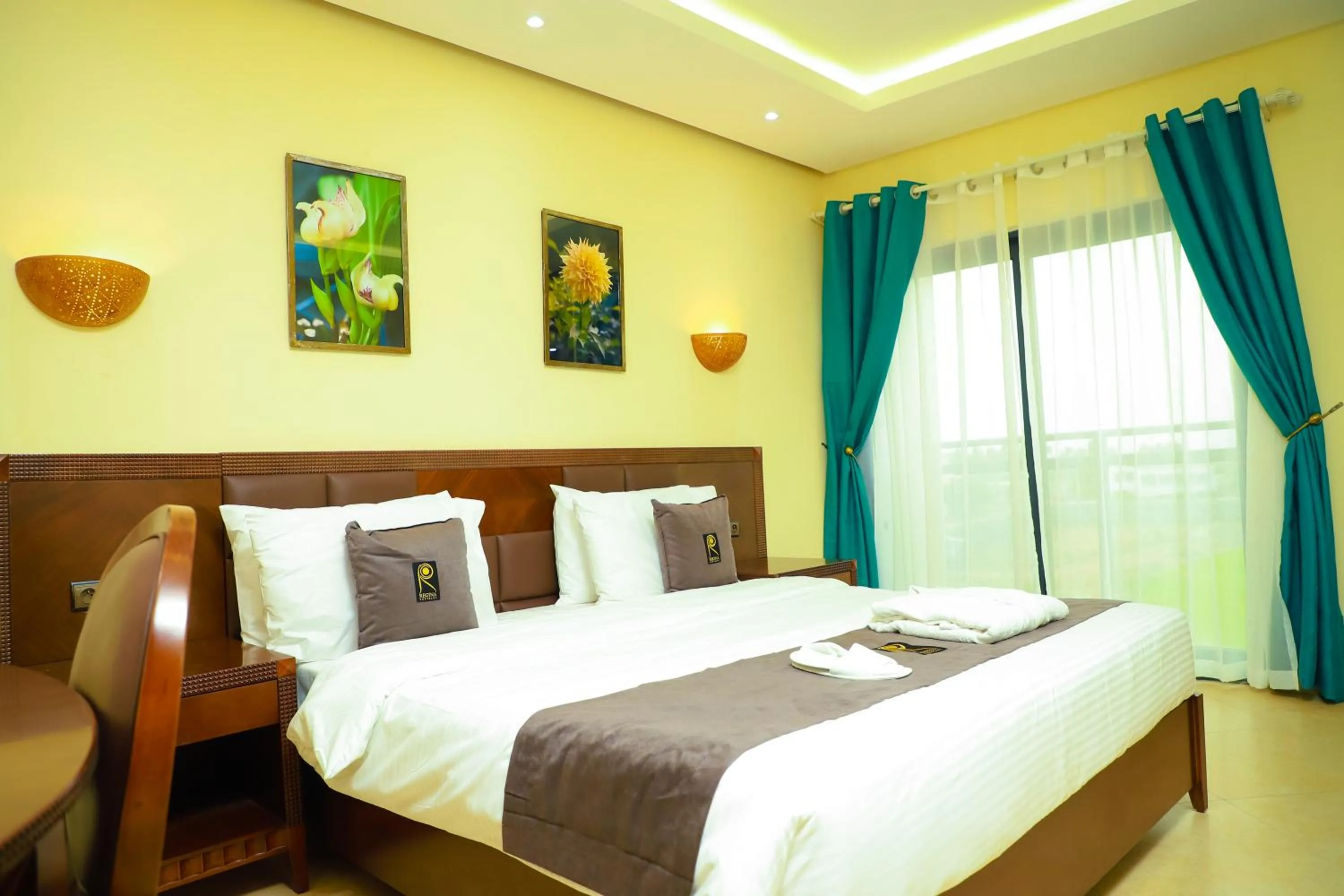 Bed in Hôtel Regina The Pearl