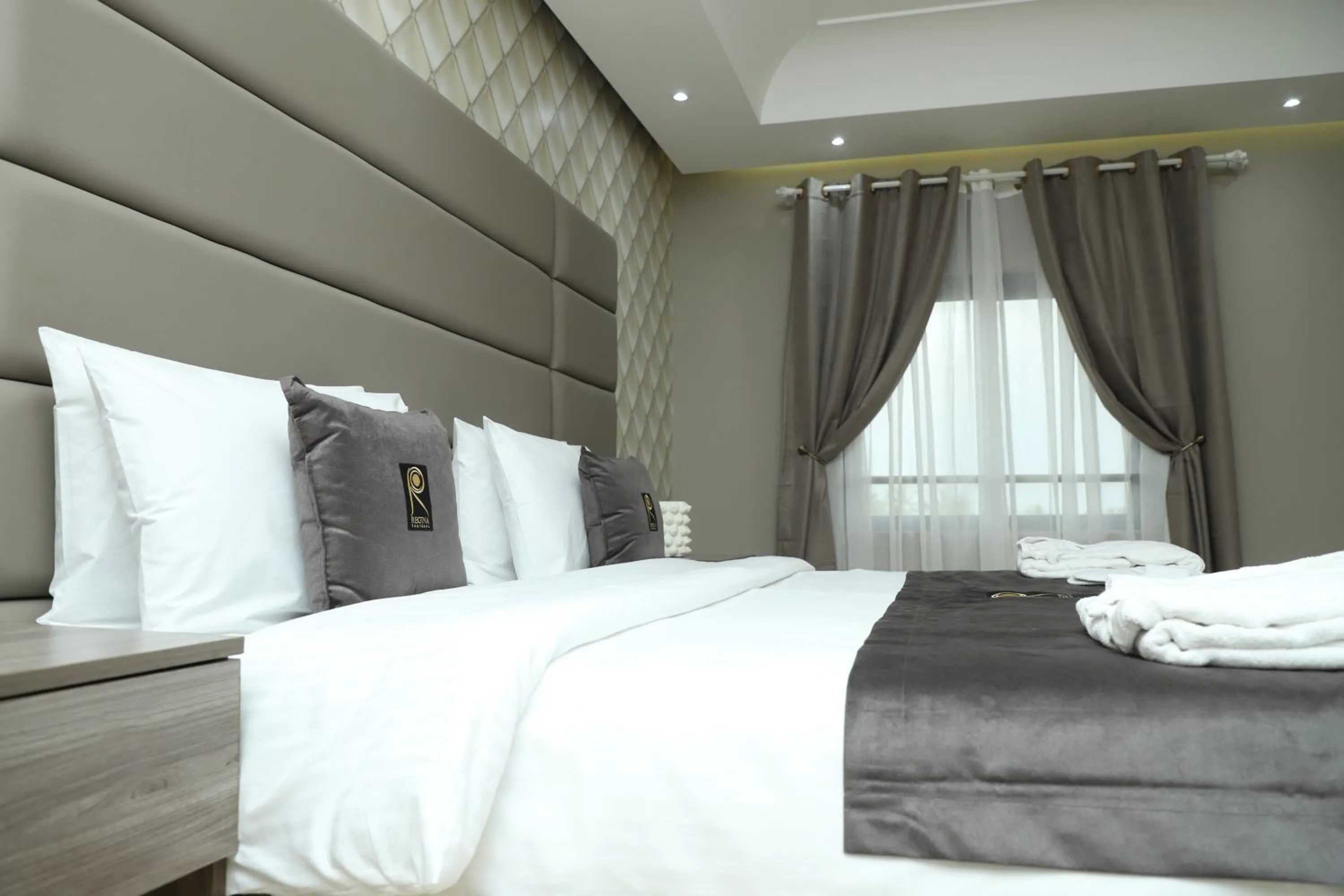 Bed in Hôtel Regina The Pearl