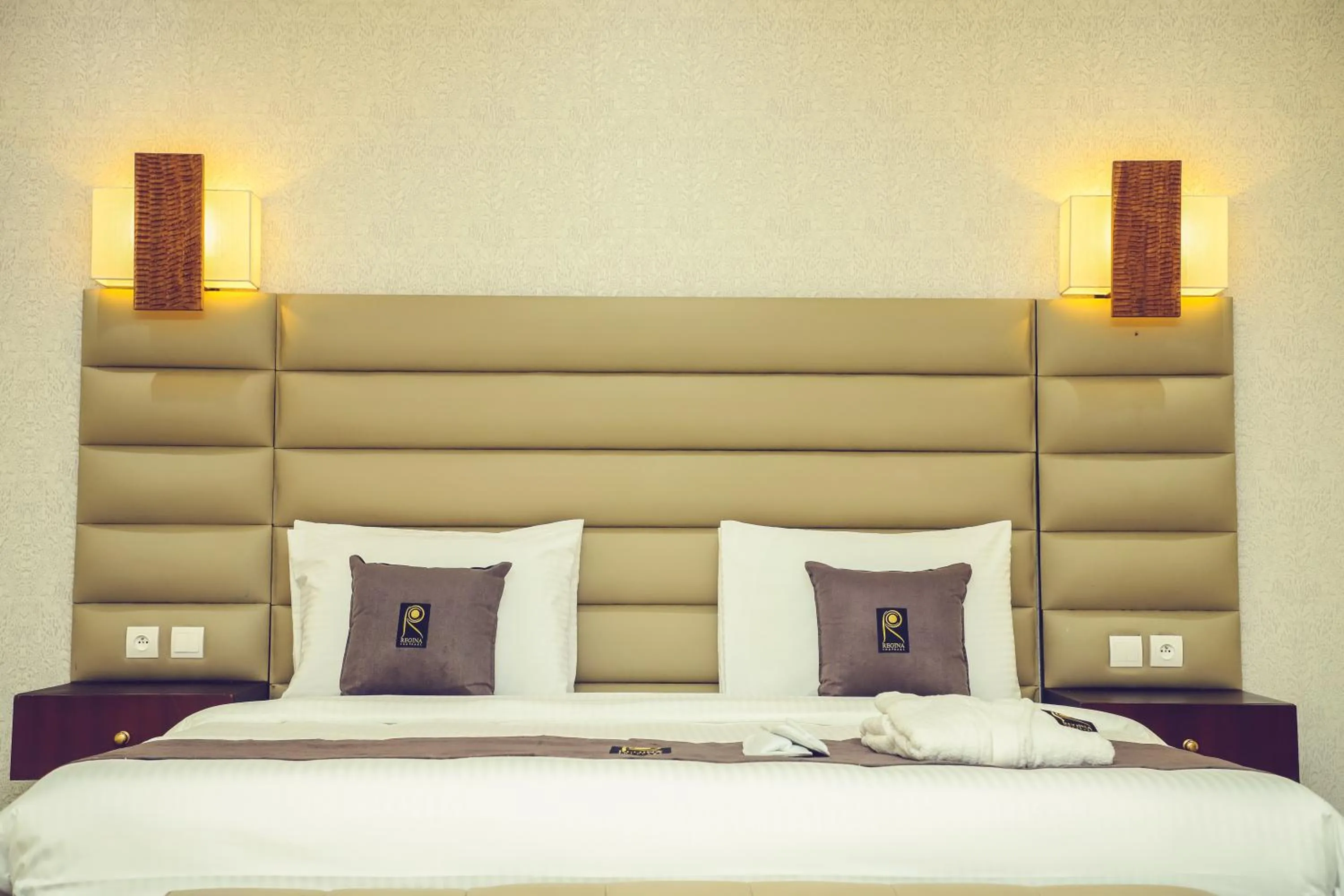 Bed in Hôtel Regina The Pearl