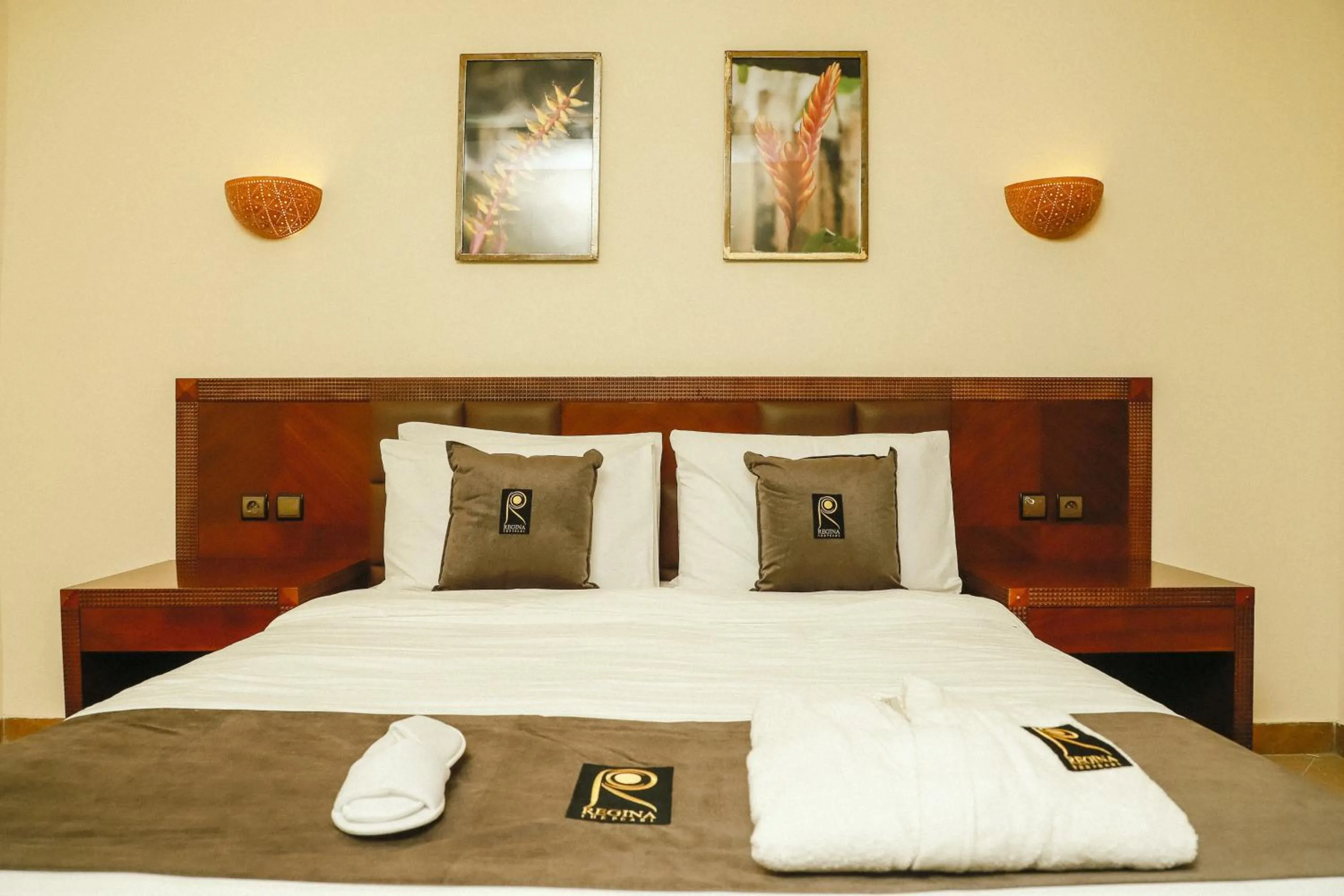 Bed in Hôtel Regina The Pearl