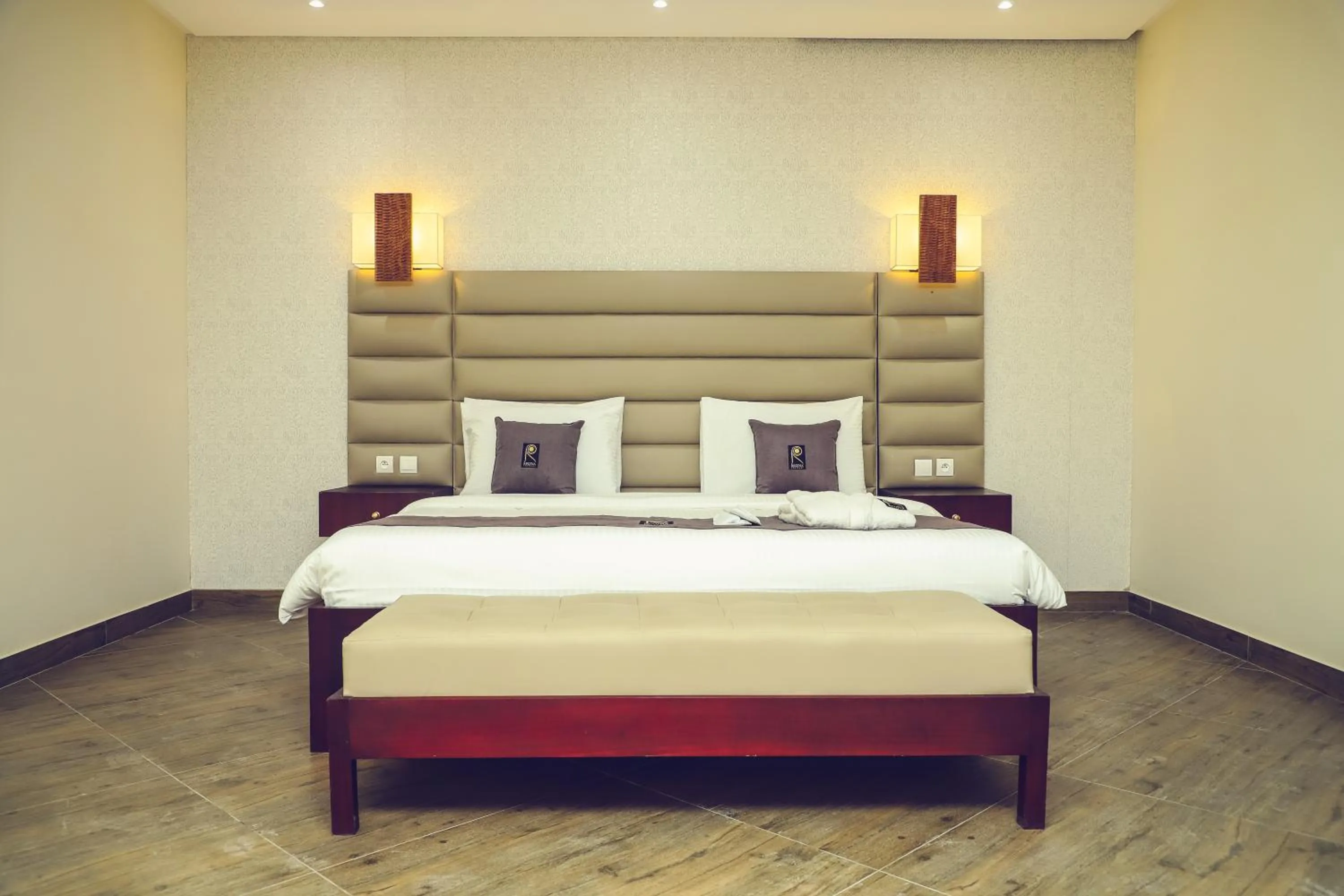 Bed in Hôtel Regina The Pearl