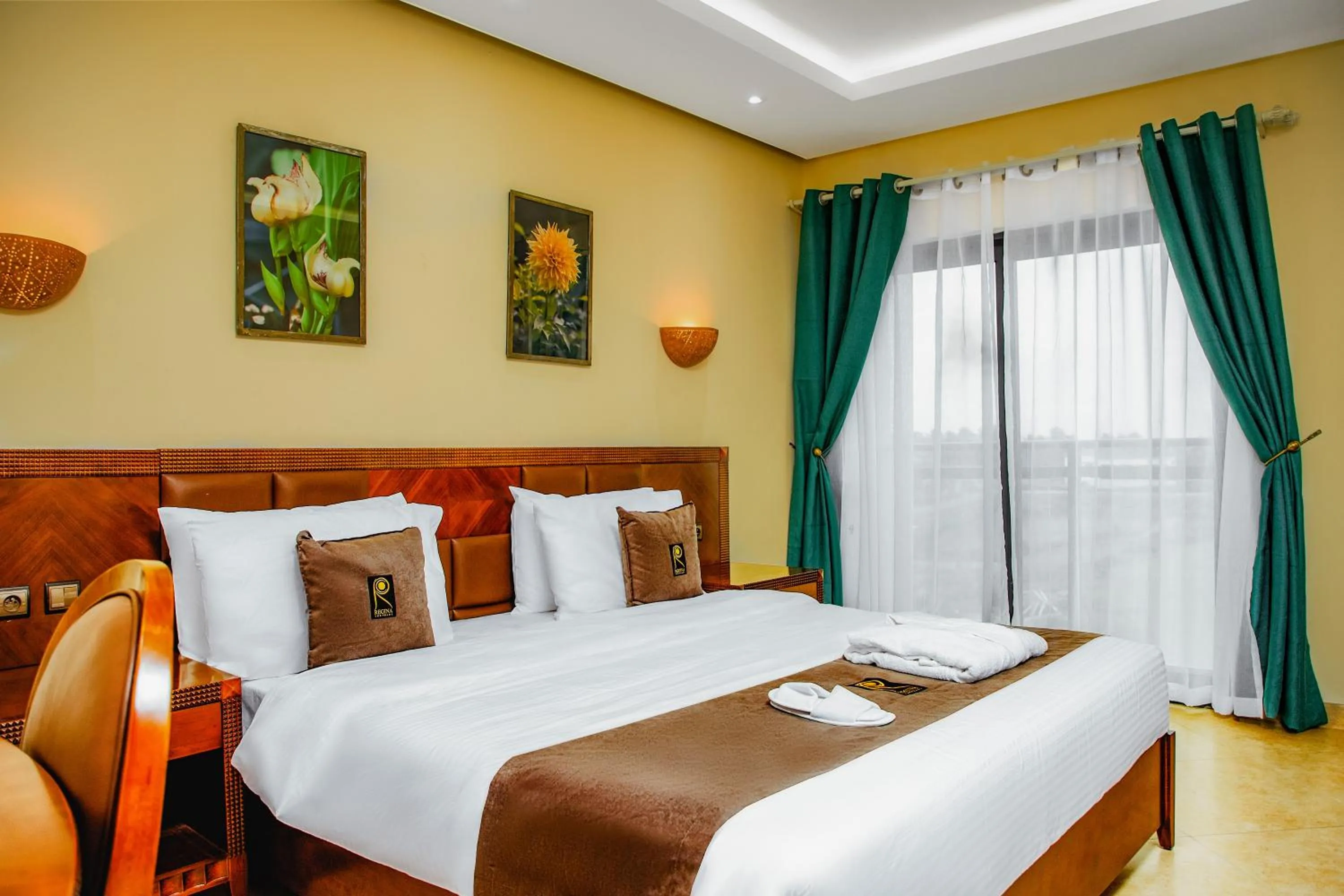 Bed in Hôtel Regina The Pearl