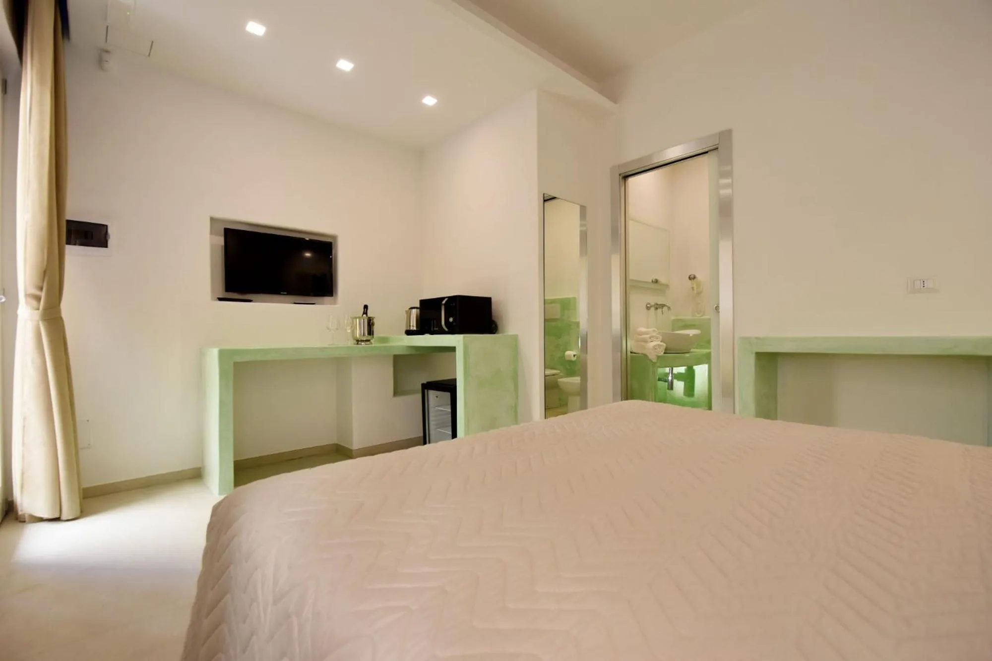 TV and multimedia, Bed in San Gabriele Relais