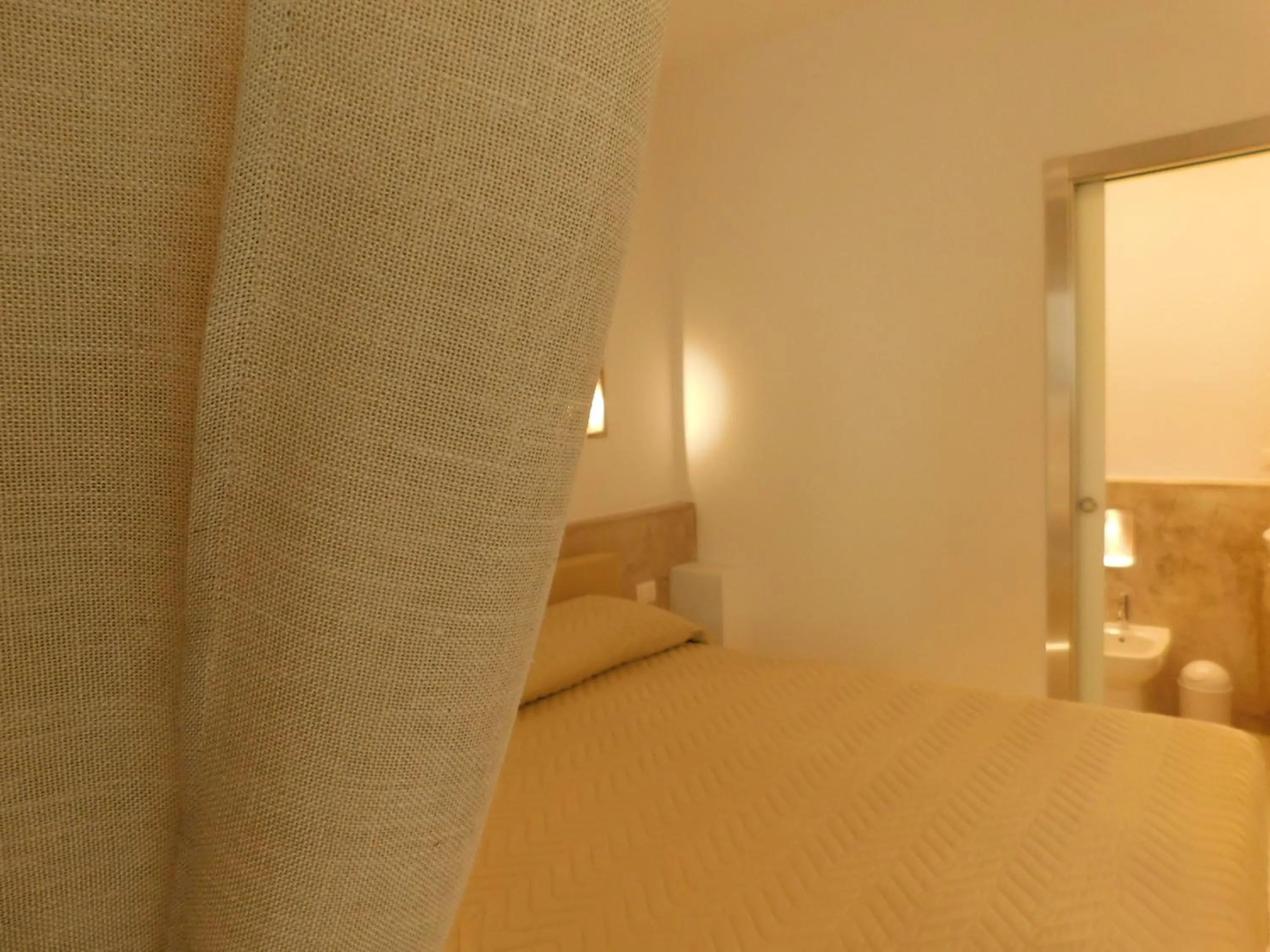 Decorative detail, Bed in San Gabriele Relais