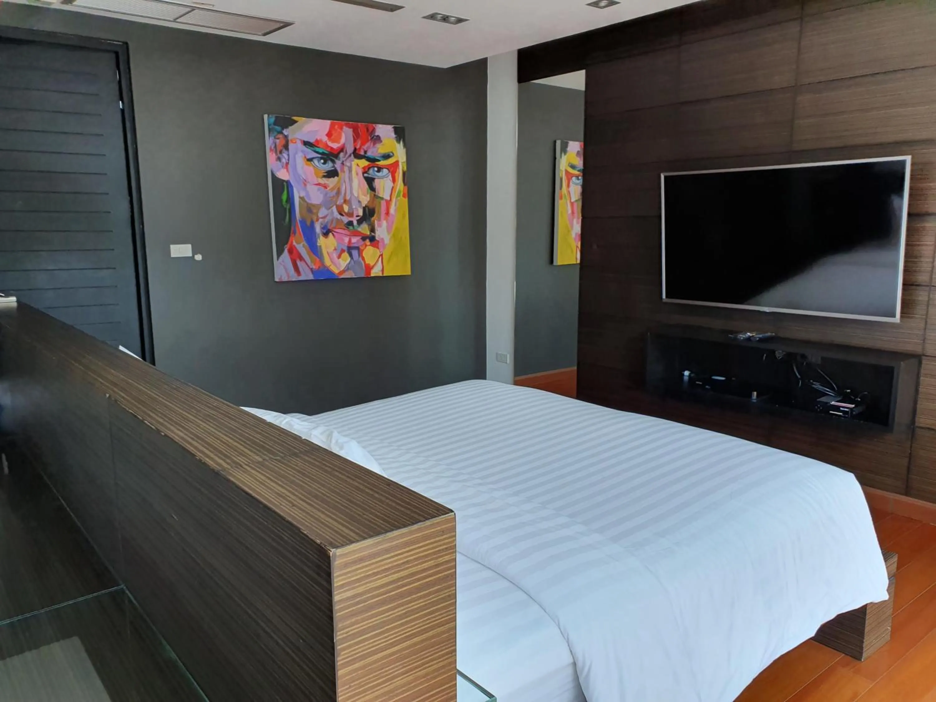 TV and multimedia, Bed in Eden Villa Phuket
