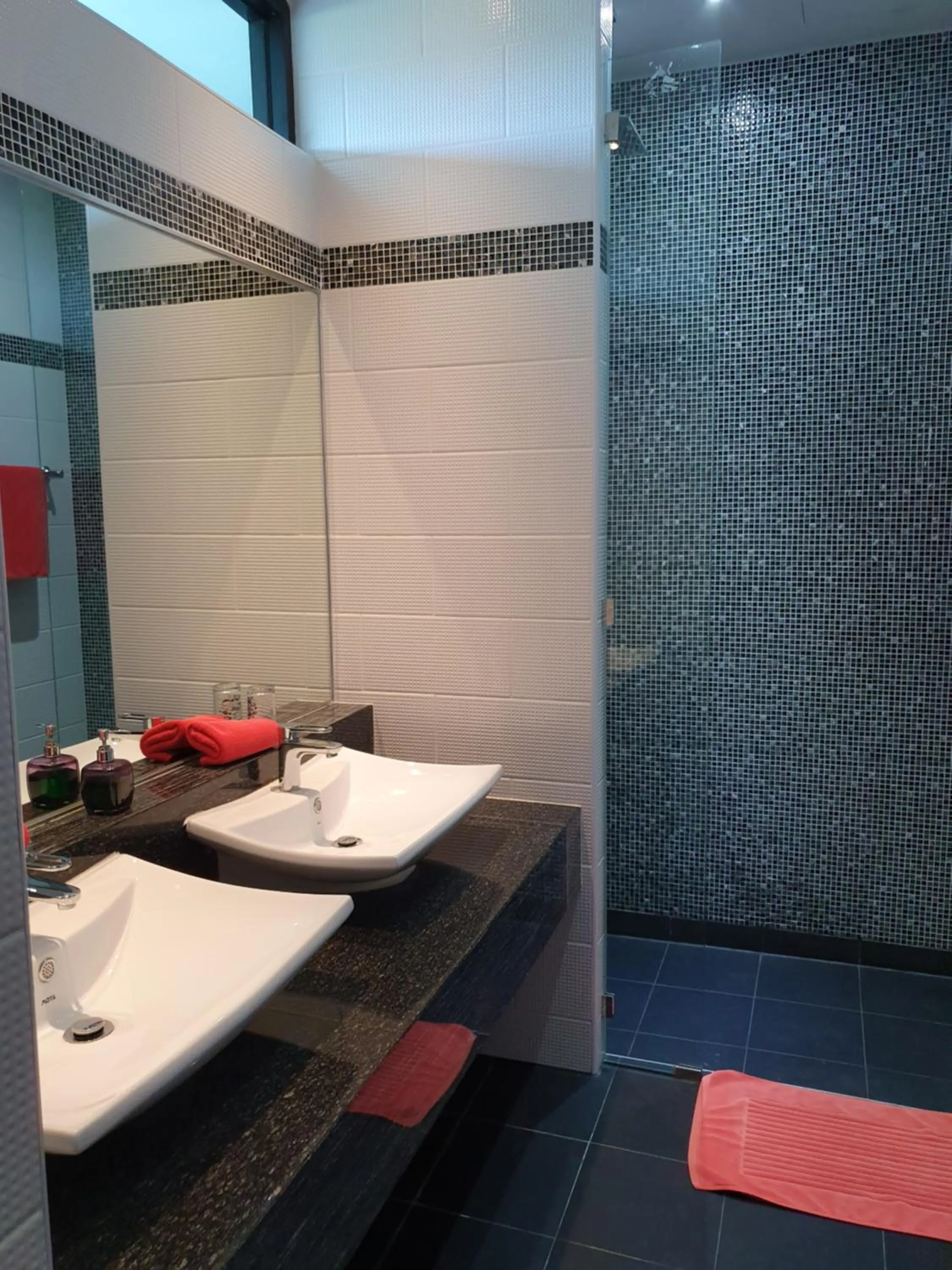 Bathroom in Eden Villa Phuket