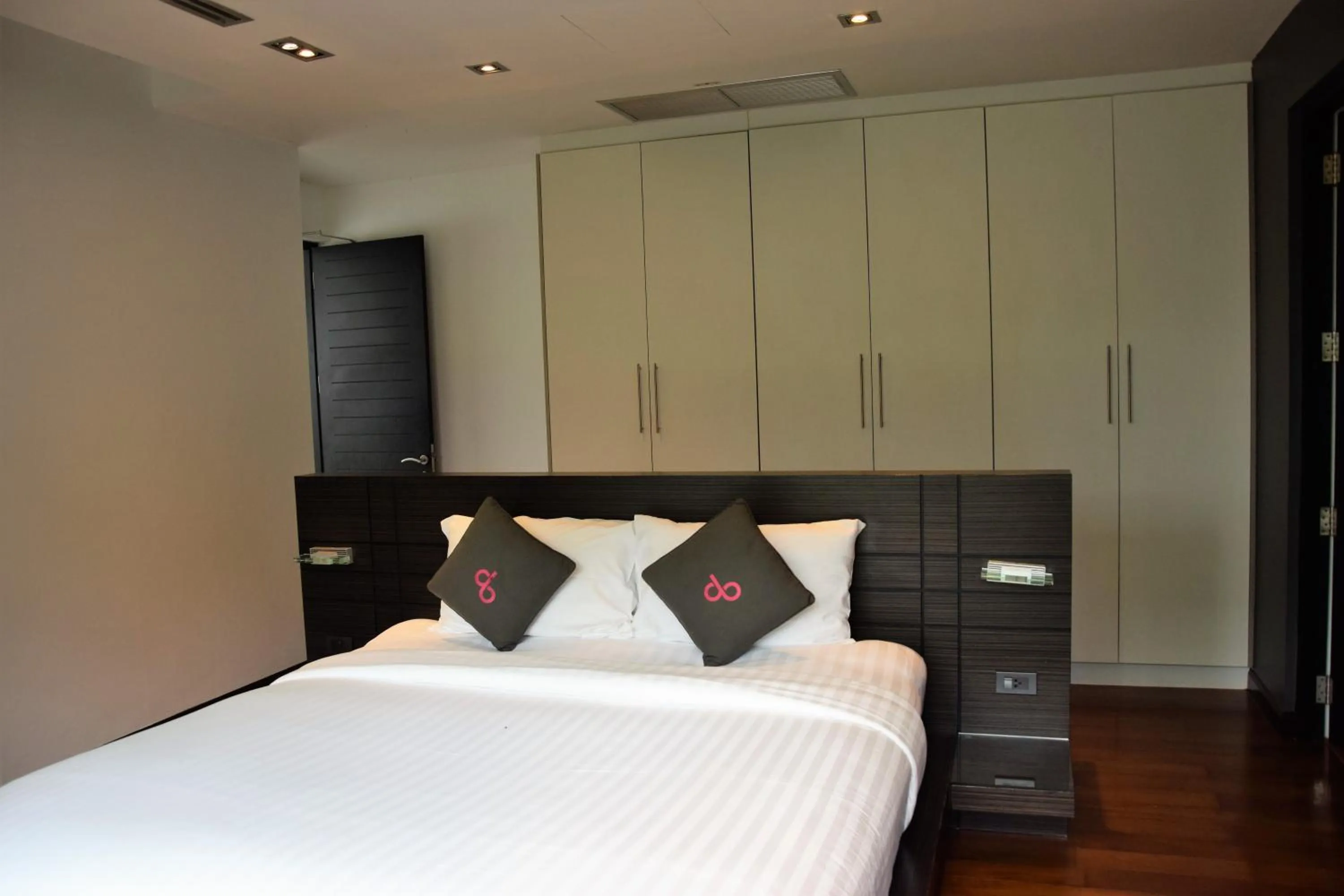 Bed in Eden Villa Phuket