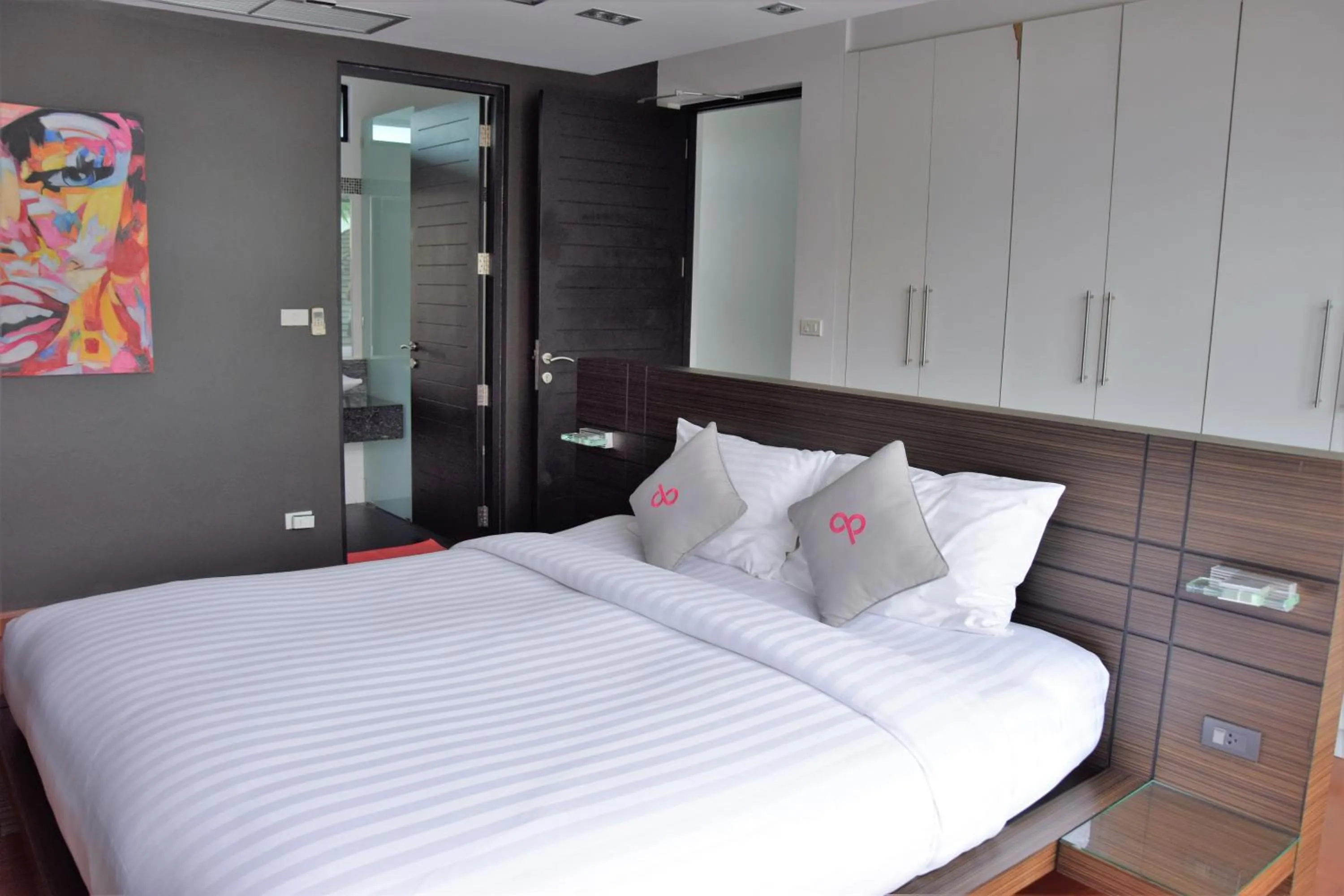 Bed in Eden Villa Phuket