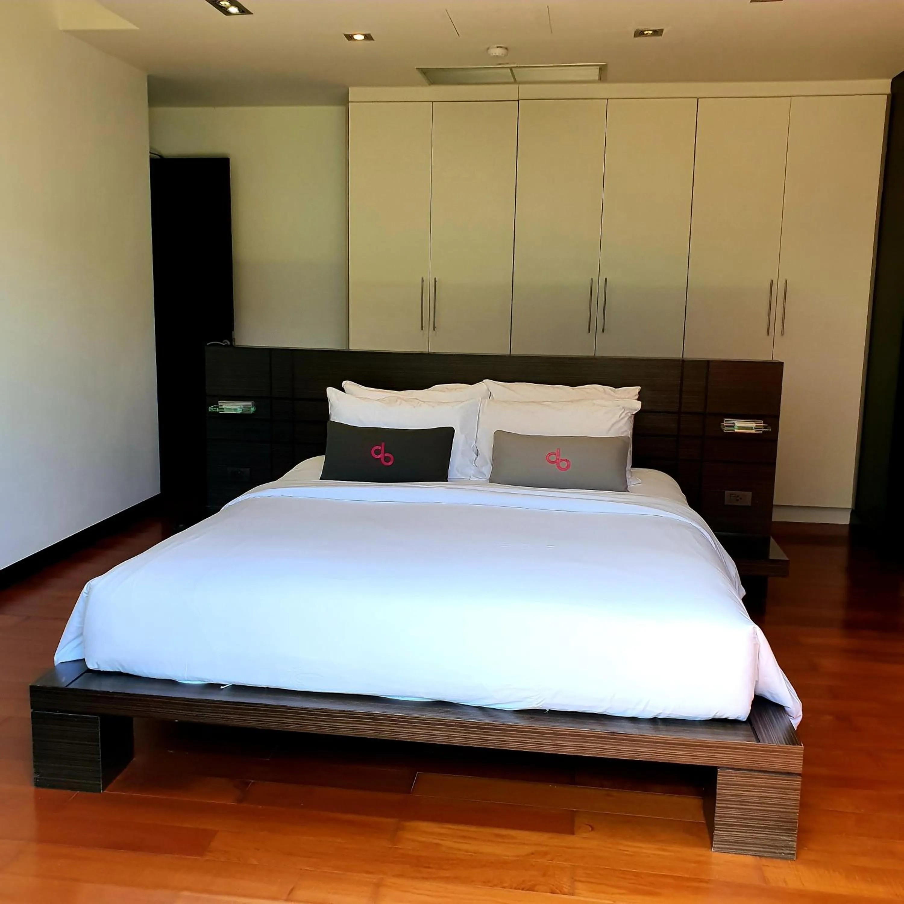 Bed in Eden Villa Phuket