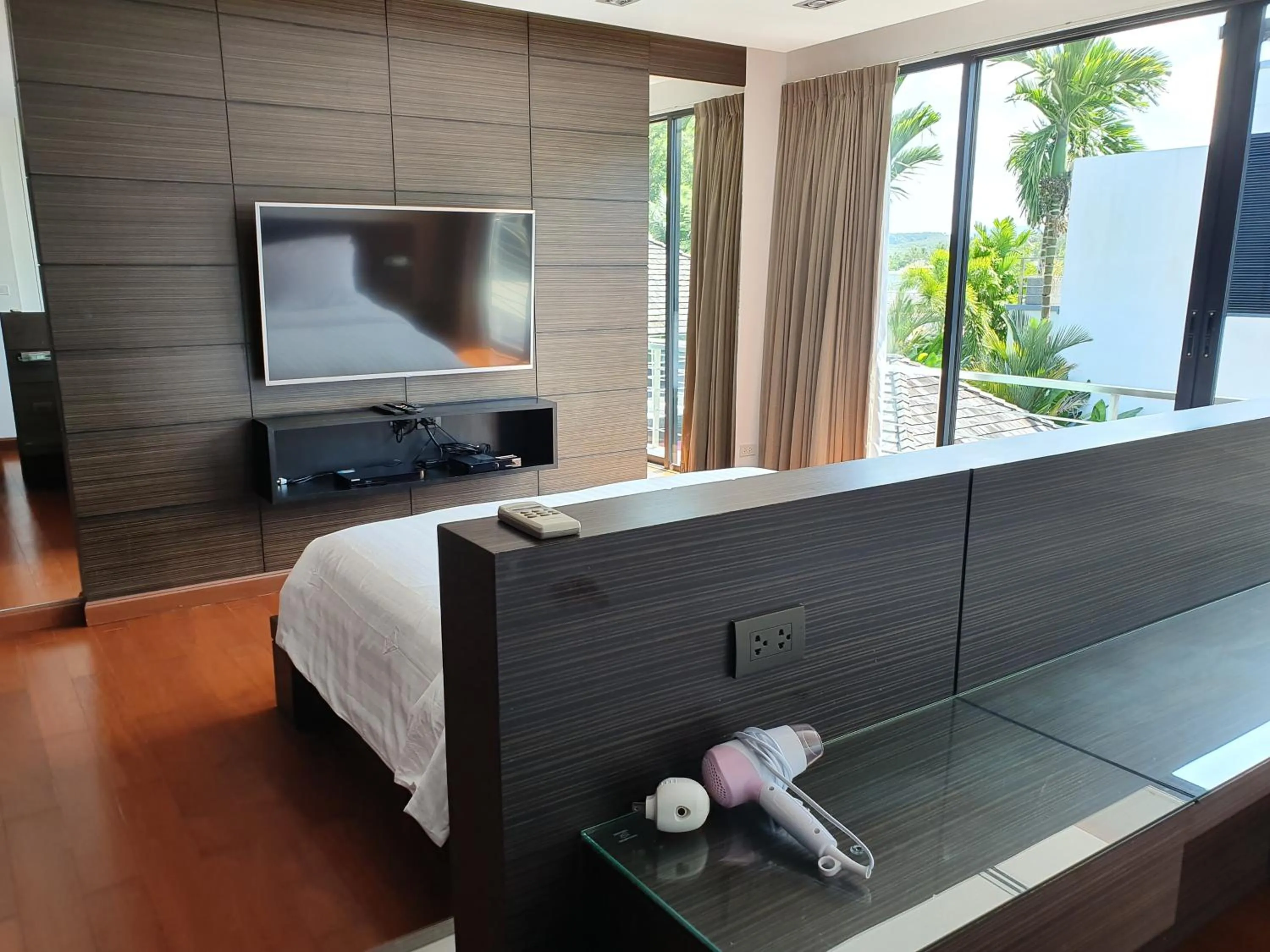 Bed in Eden Villa Phuket