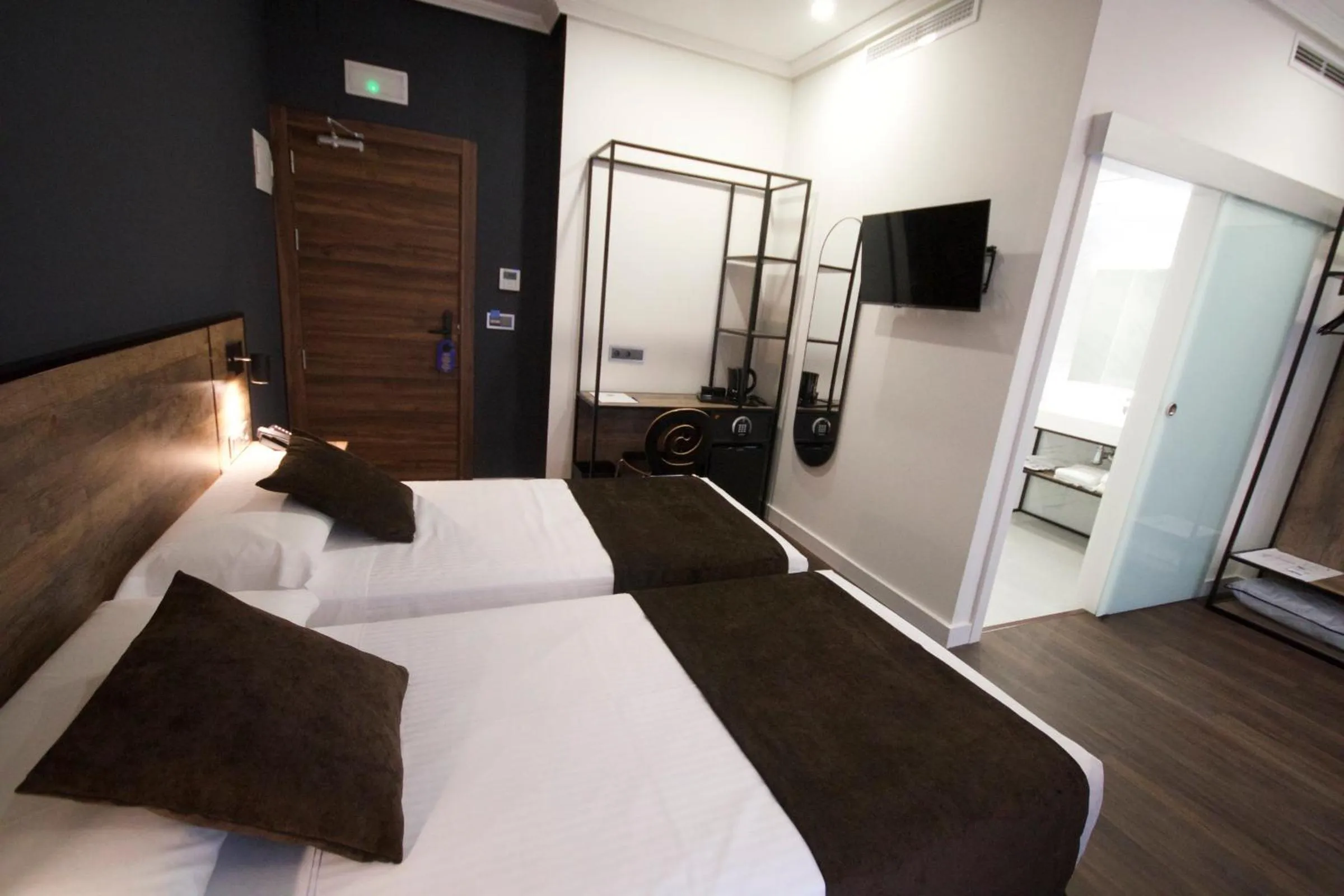 Photo of the whole room, Bed in Hotel BH San Francisco Alicante