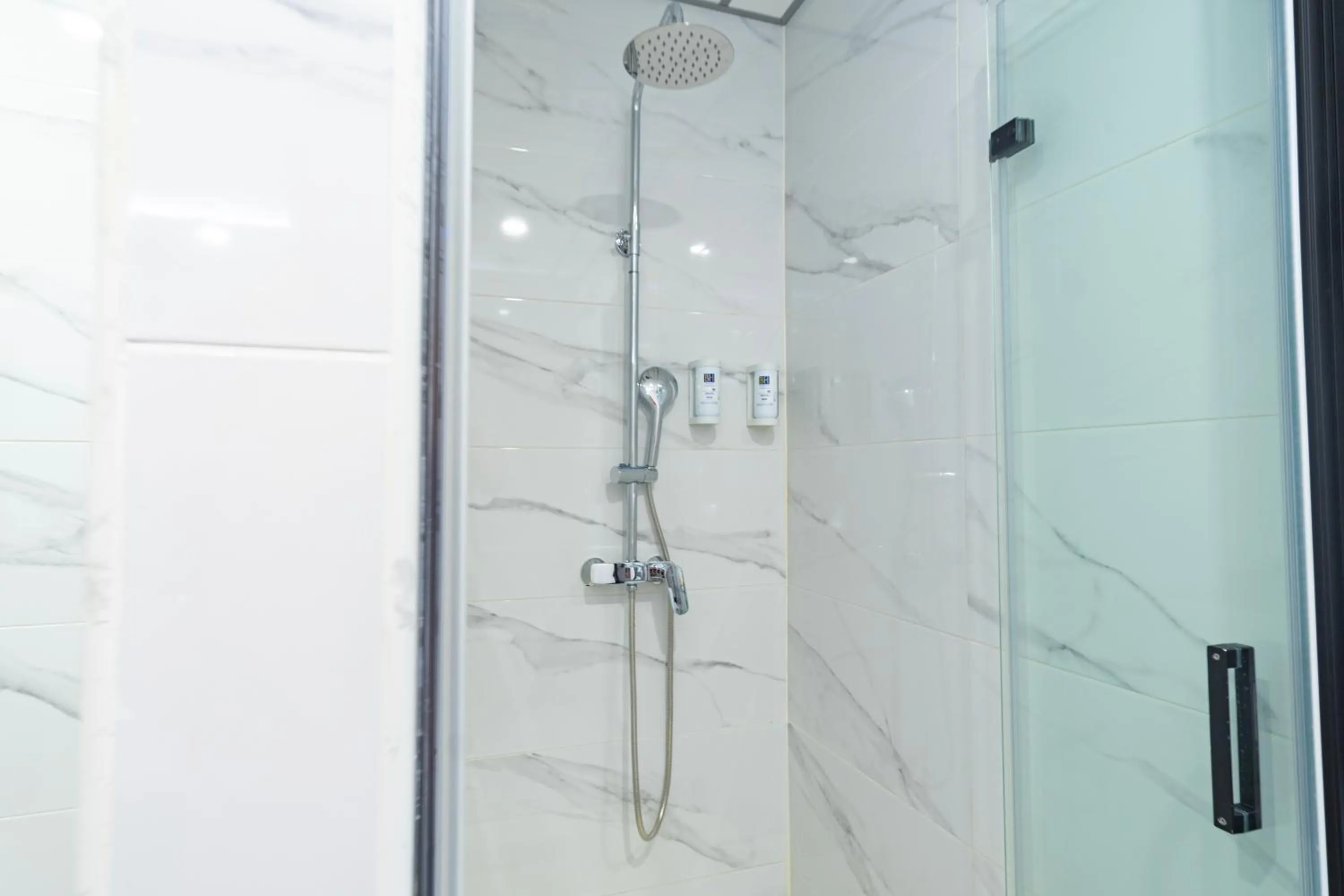 Shower in Hotel BH San Francisco Alicante