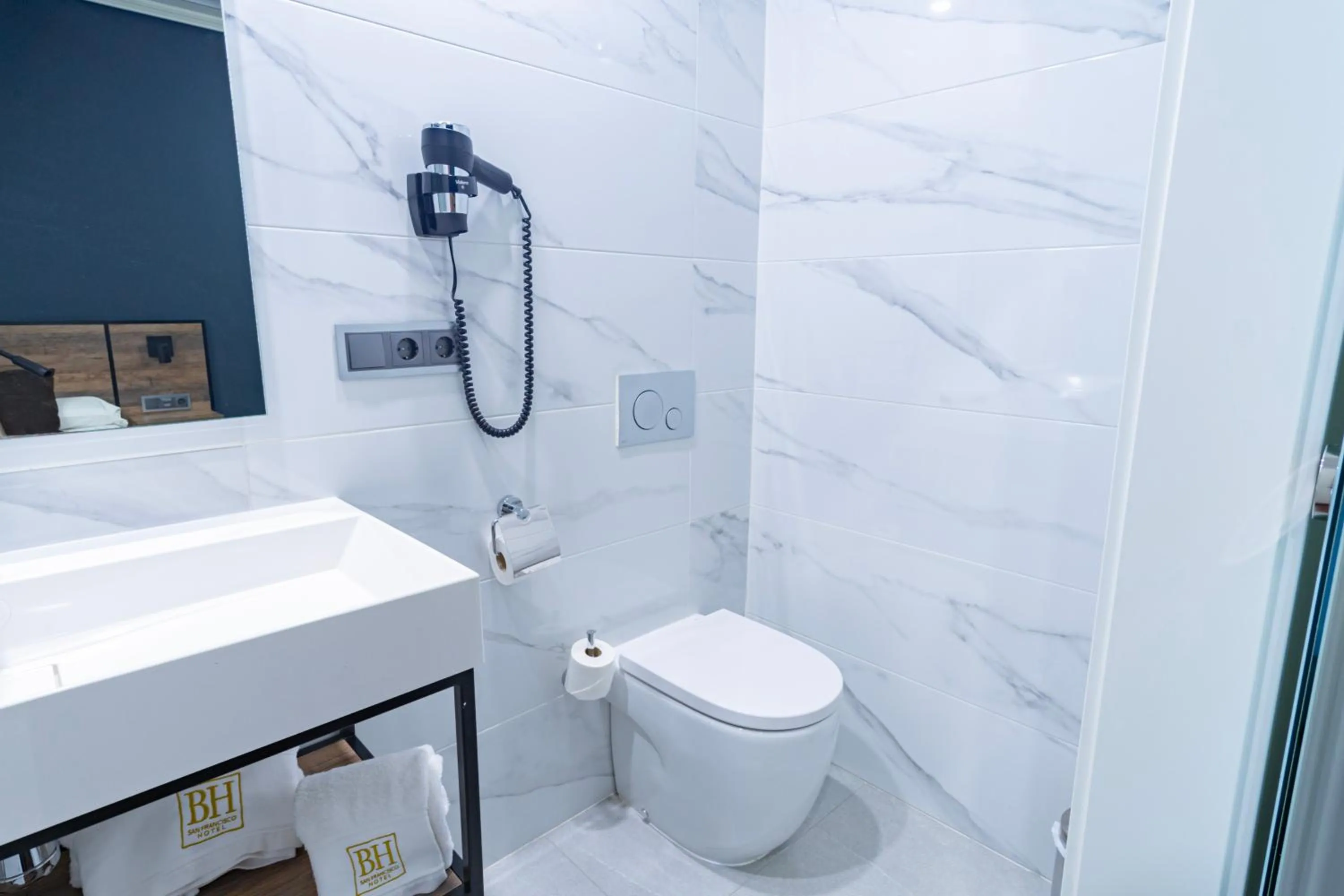 Bathroom in Hotel BH San Francisco Alicante