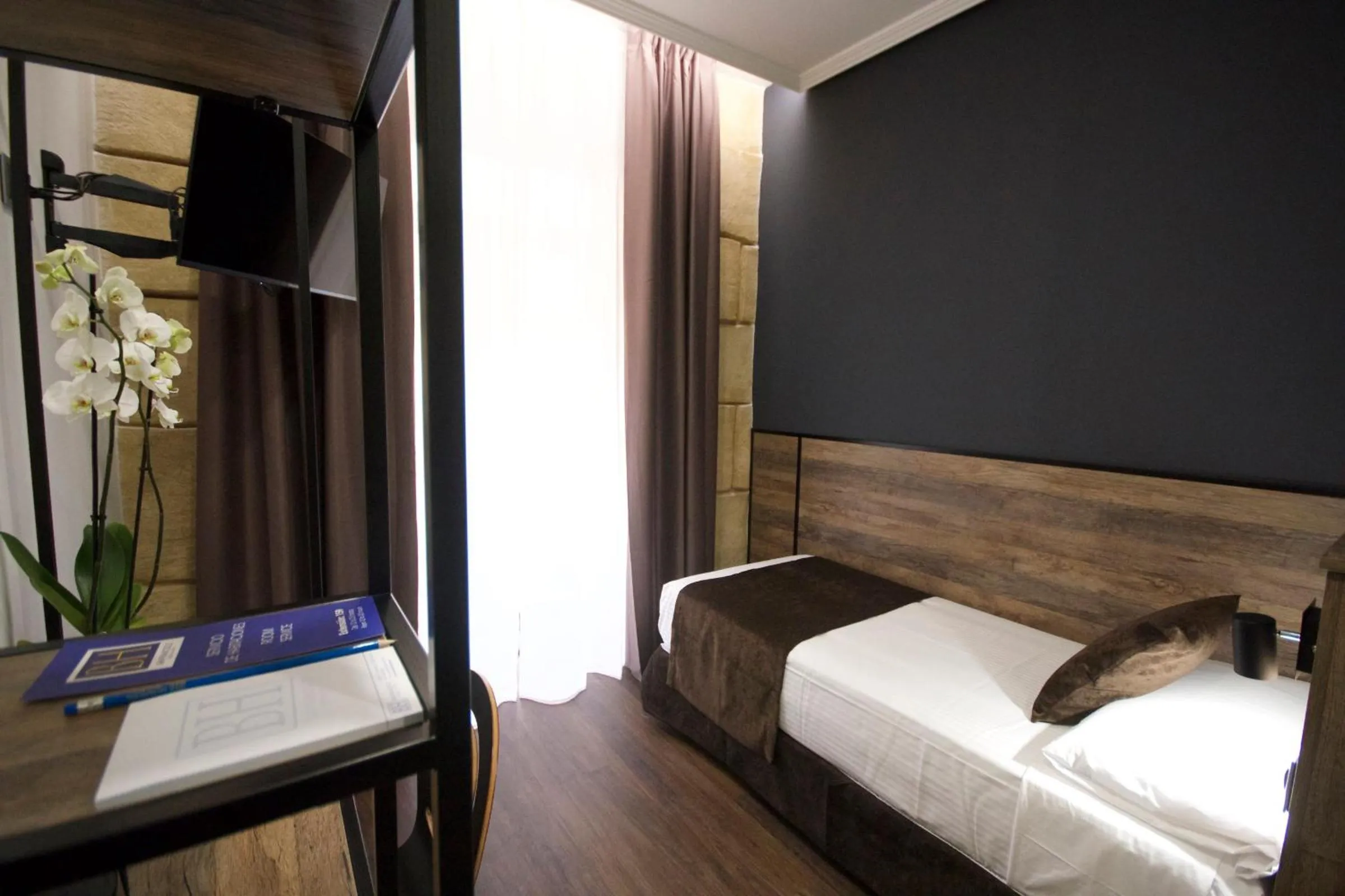 Bedroom, Bed in Hotel BH San Francisco Alicante