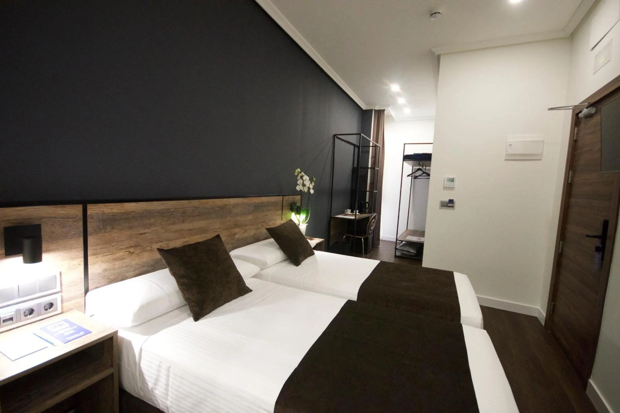 Bedroom, Bed in Hotel BH San Francisco Alicante