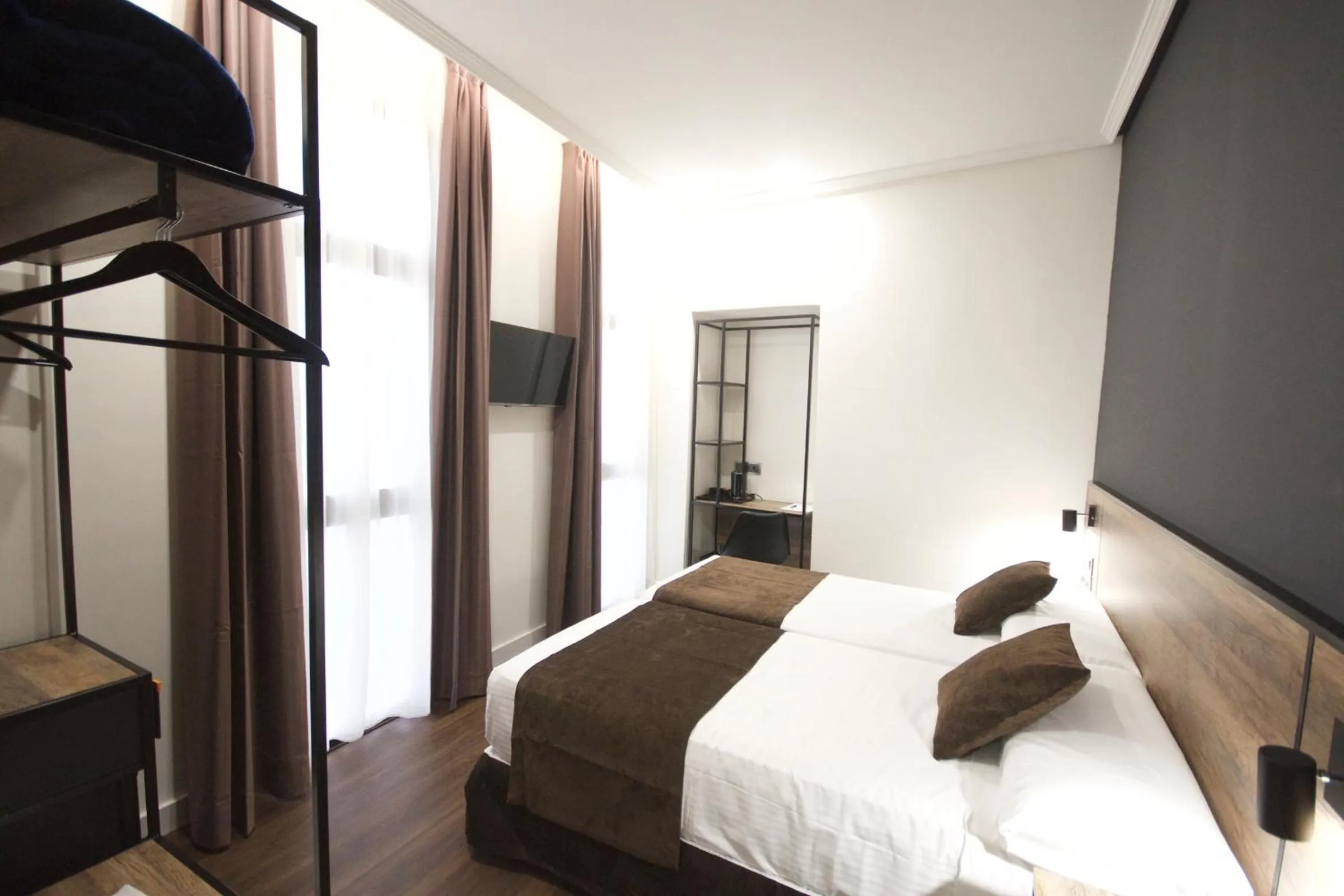 Bedroom, Bed in Hotel BH San Francisco Alicante