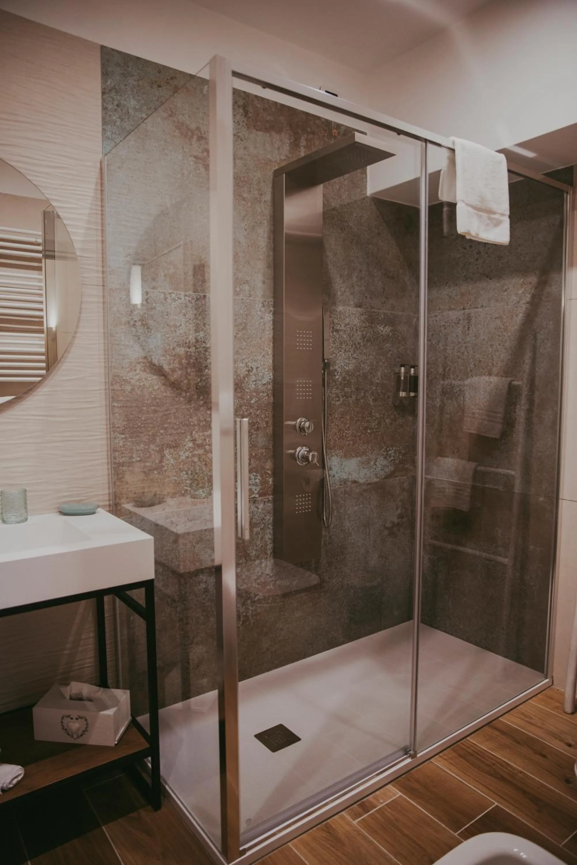 Shower in RELAIS COLLE BUONO