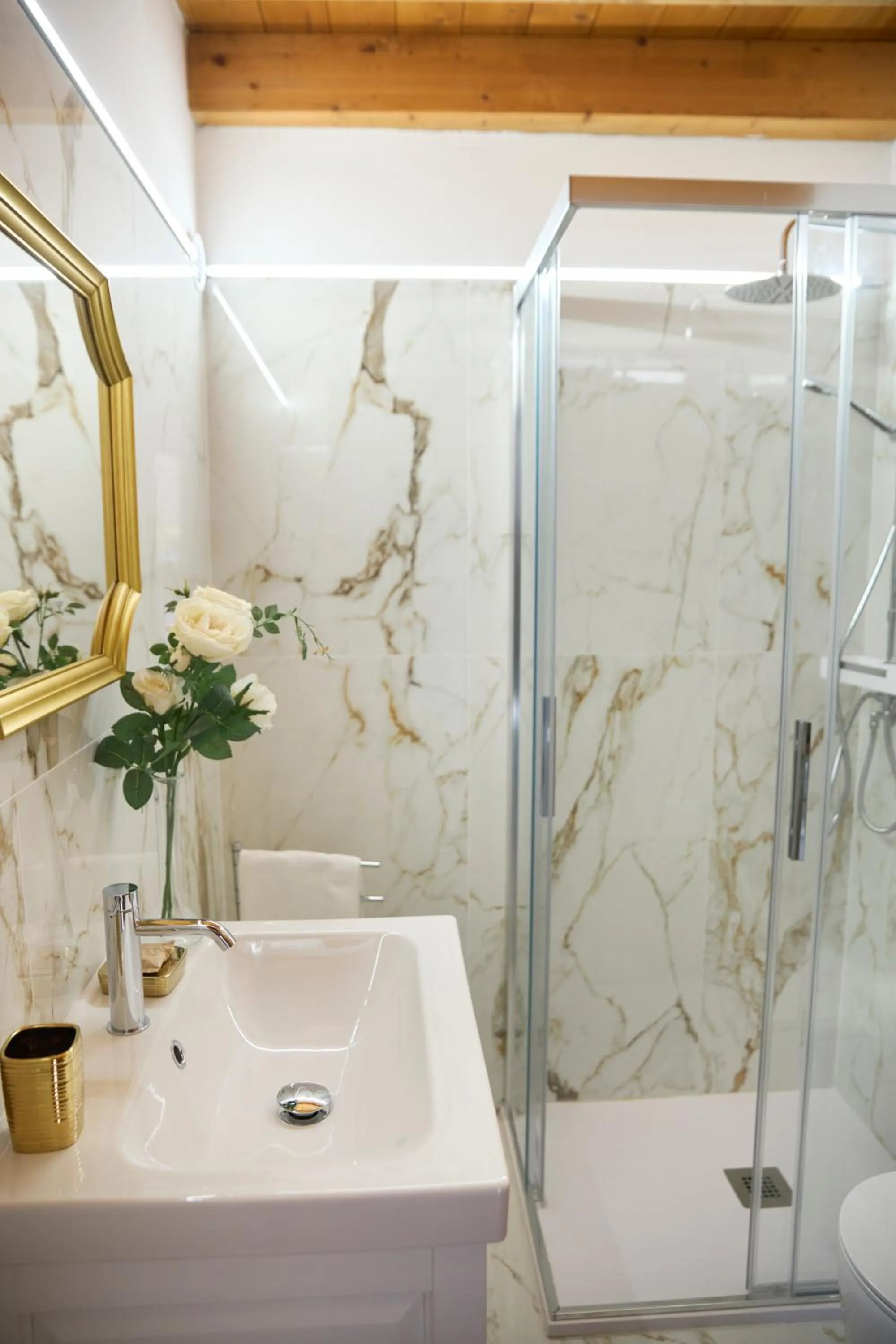 Shower in Stella Marina 6