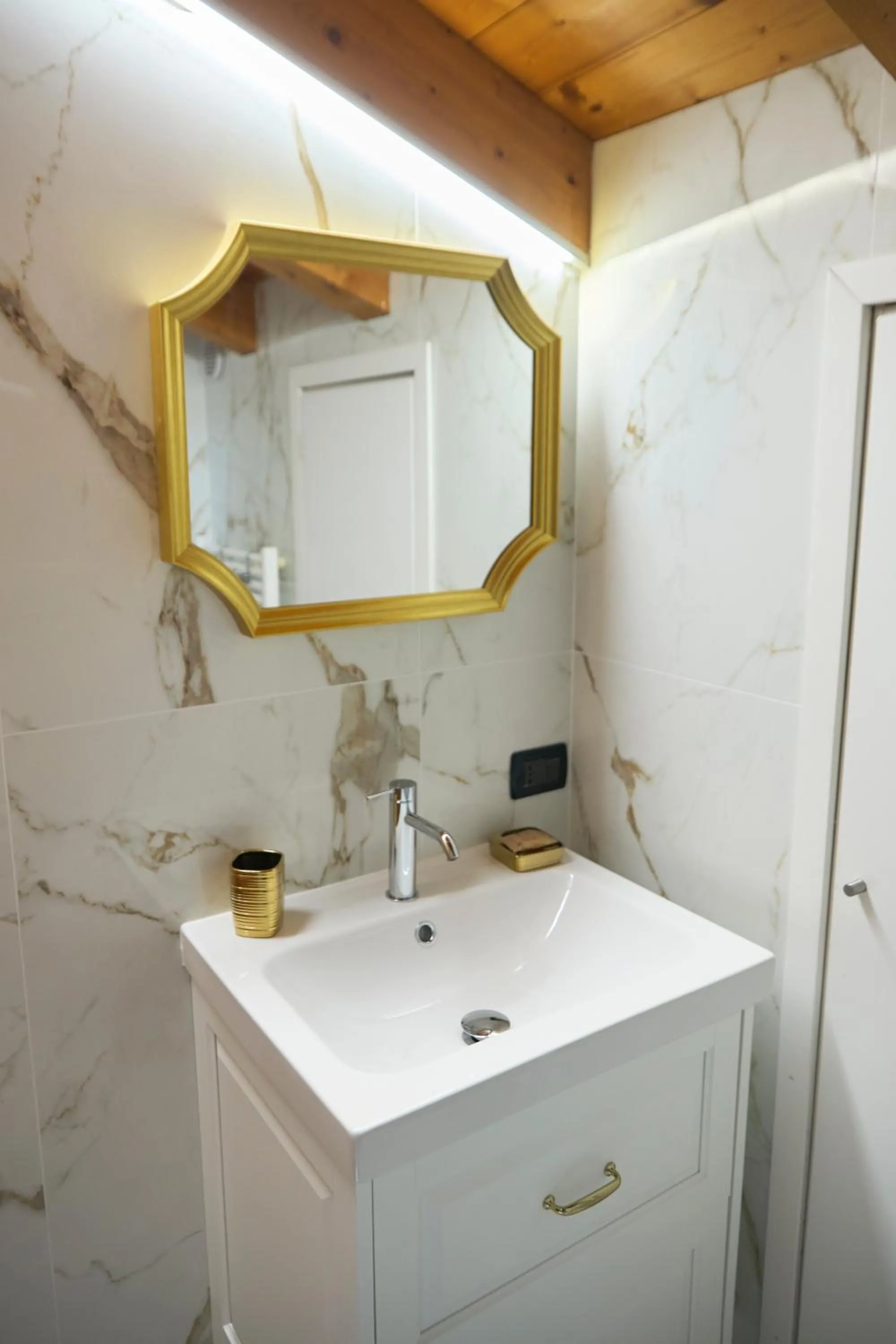 Bathroom in Stella Marina 6