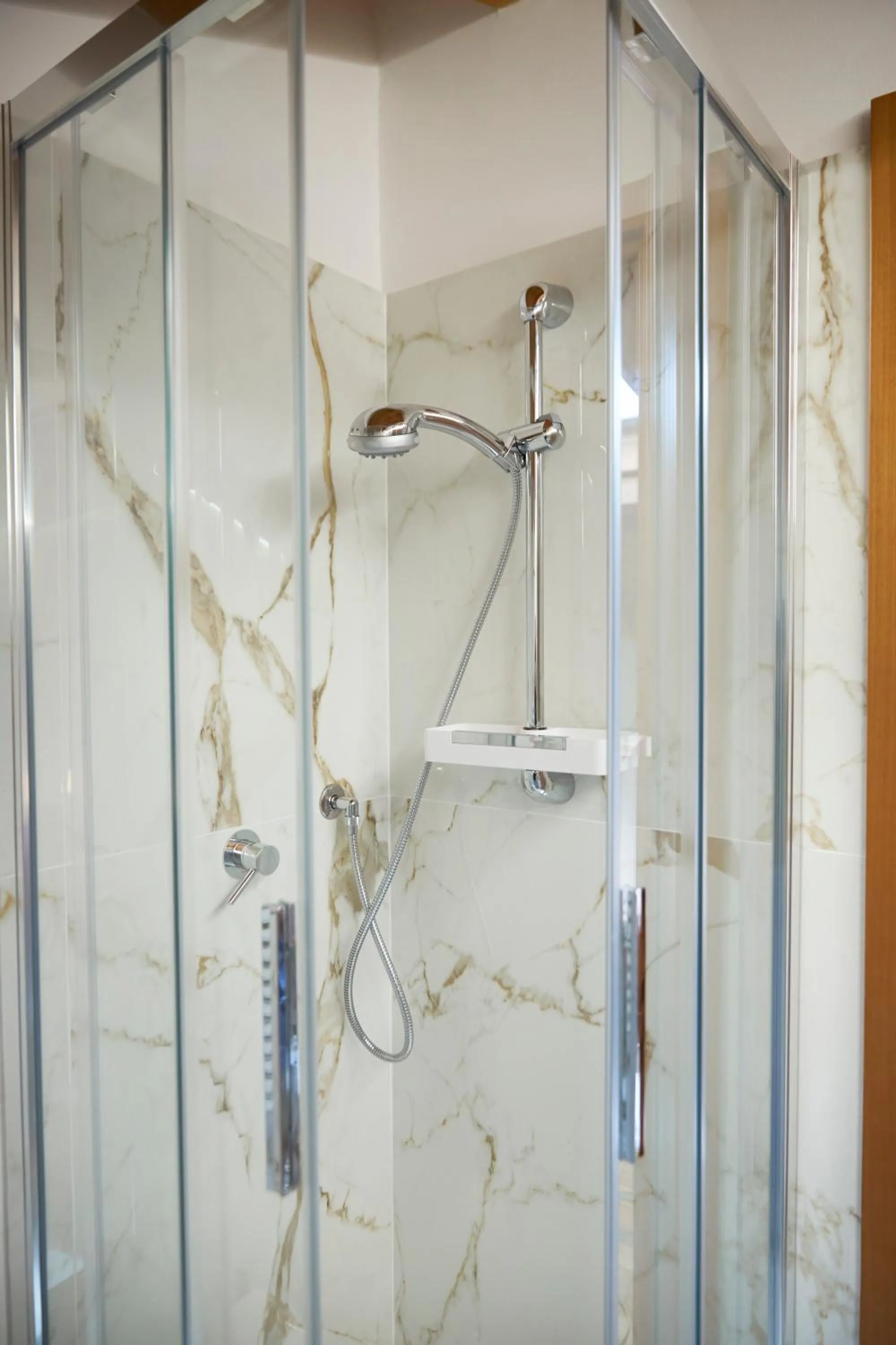 Shower in Stella Marina 6