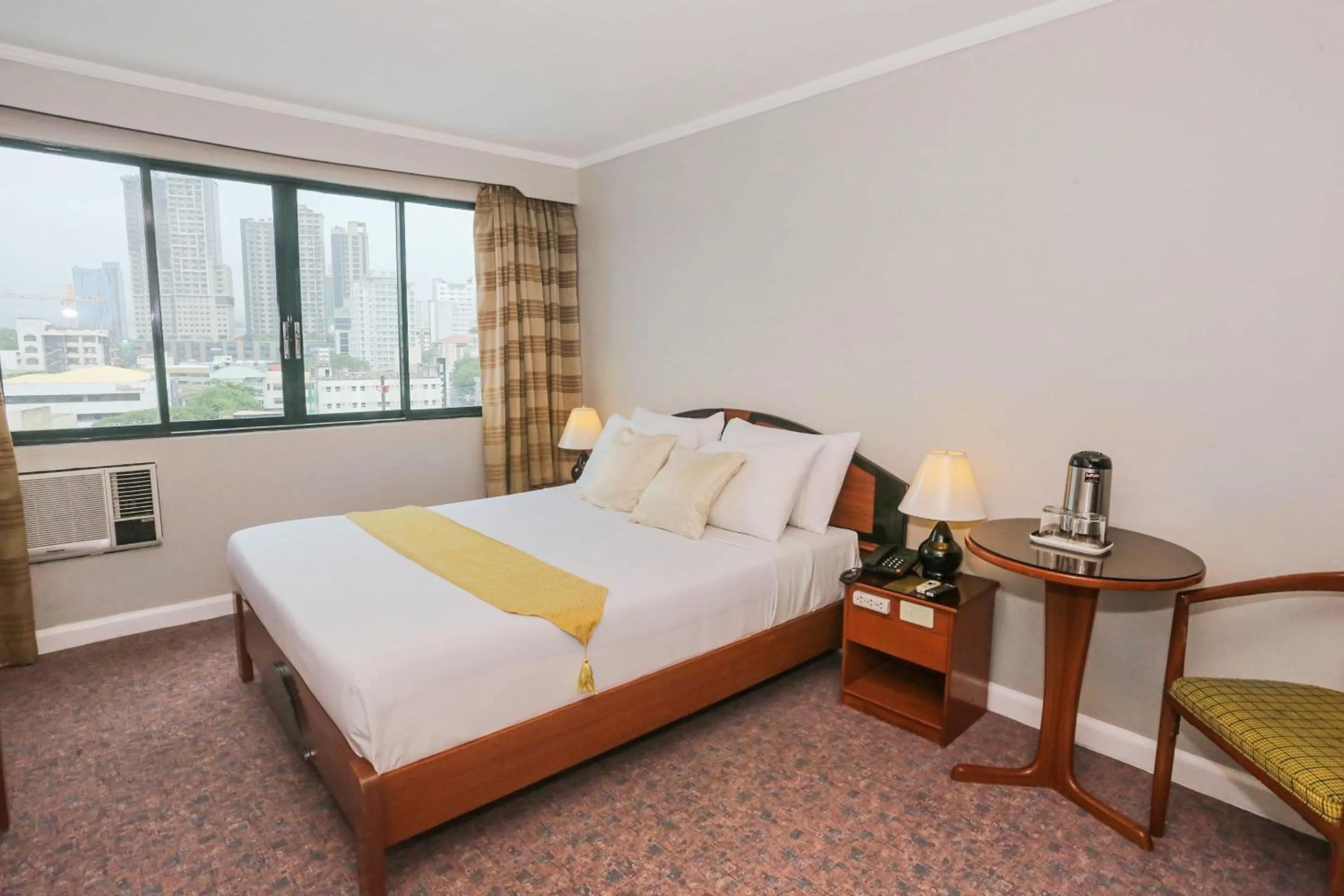 Bedroom, Bed in Holiday Plaza Hotel - Cebu